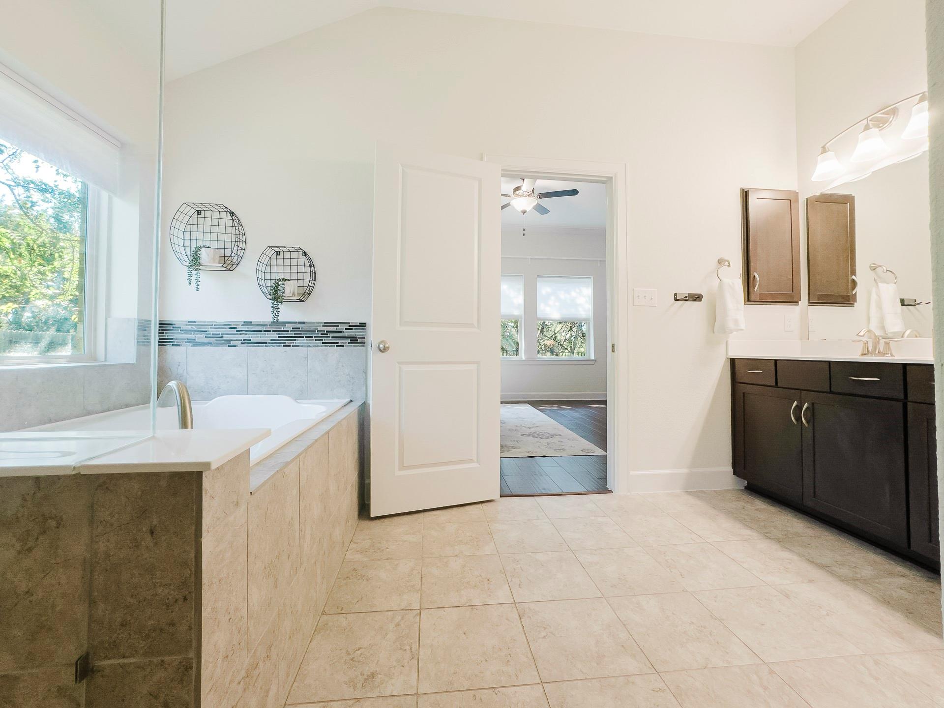 349 Arapaho Dr, Kyle, TX 78640