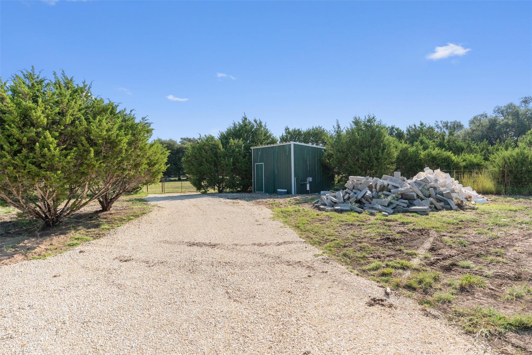 1040 County Road 323A, Liberty Hill, TX 78642