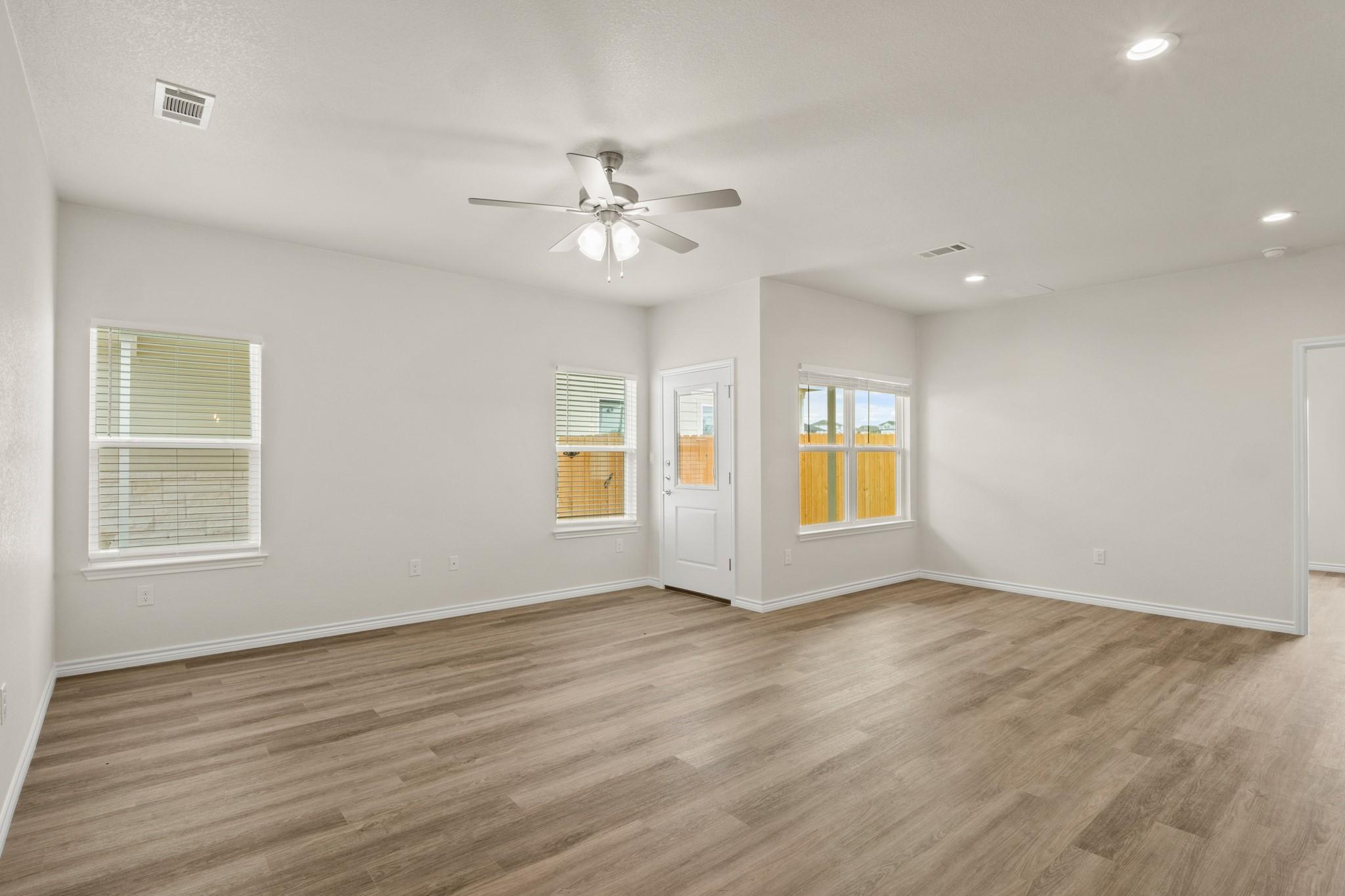 506 Whirlaway Dr # B, Jarrell, TX 76537