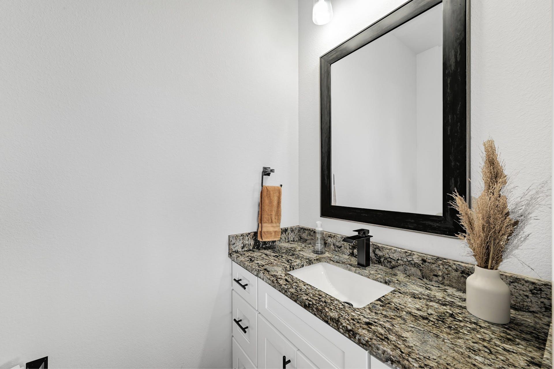 18502 Venture Dr, Point Venture, TX 78645