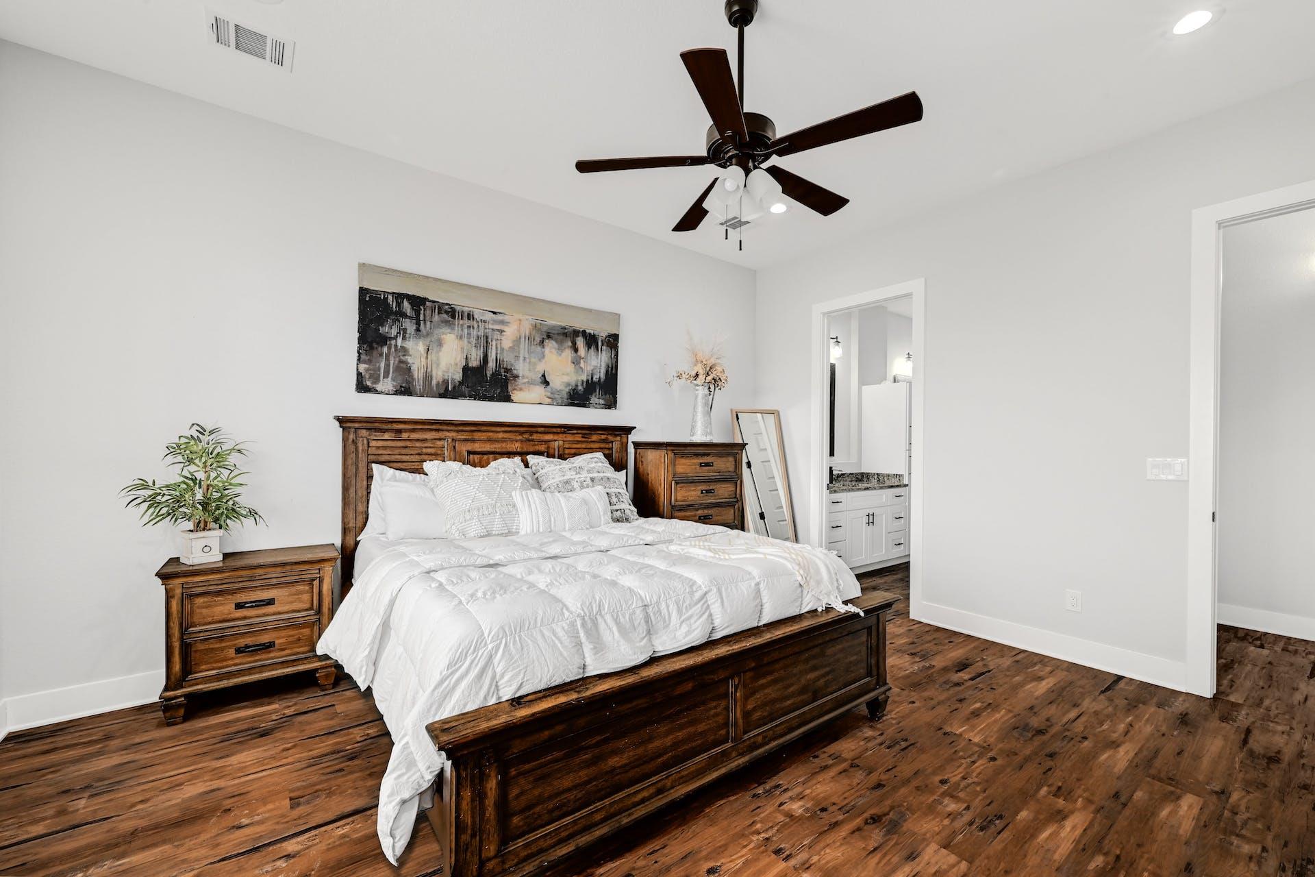 18502 Venture Dr, Point Venture, TX 78645