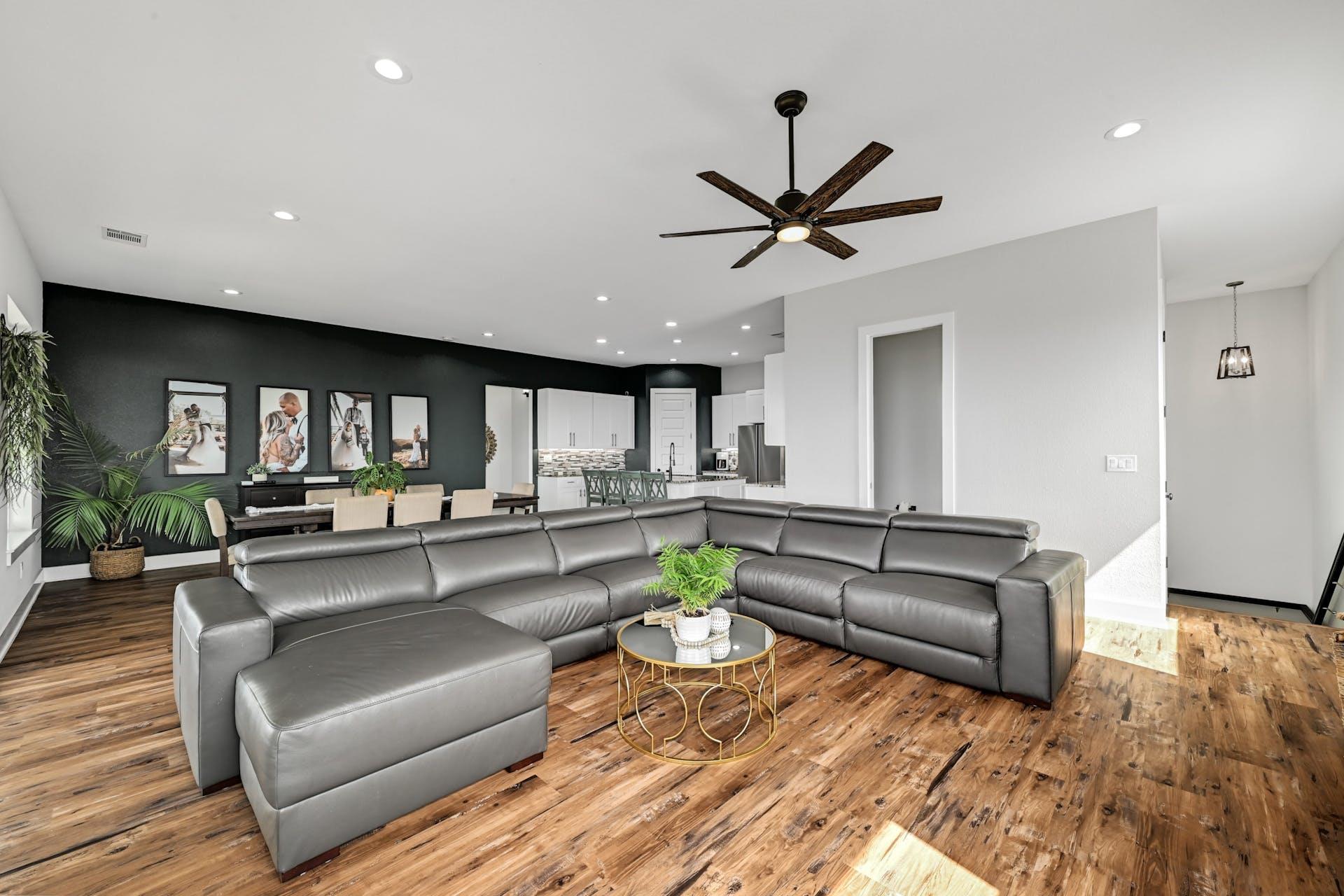 18502 Venture Dr, Point Venture, TX 78645