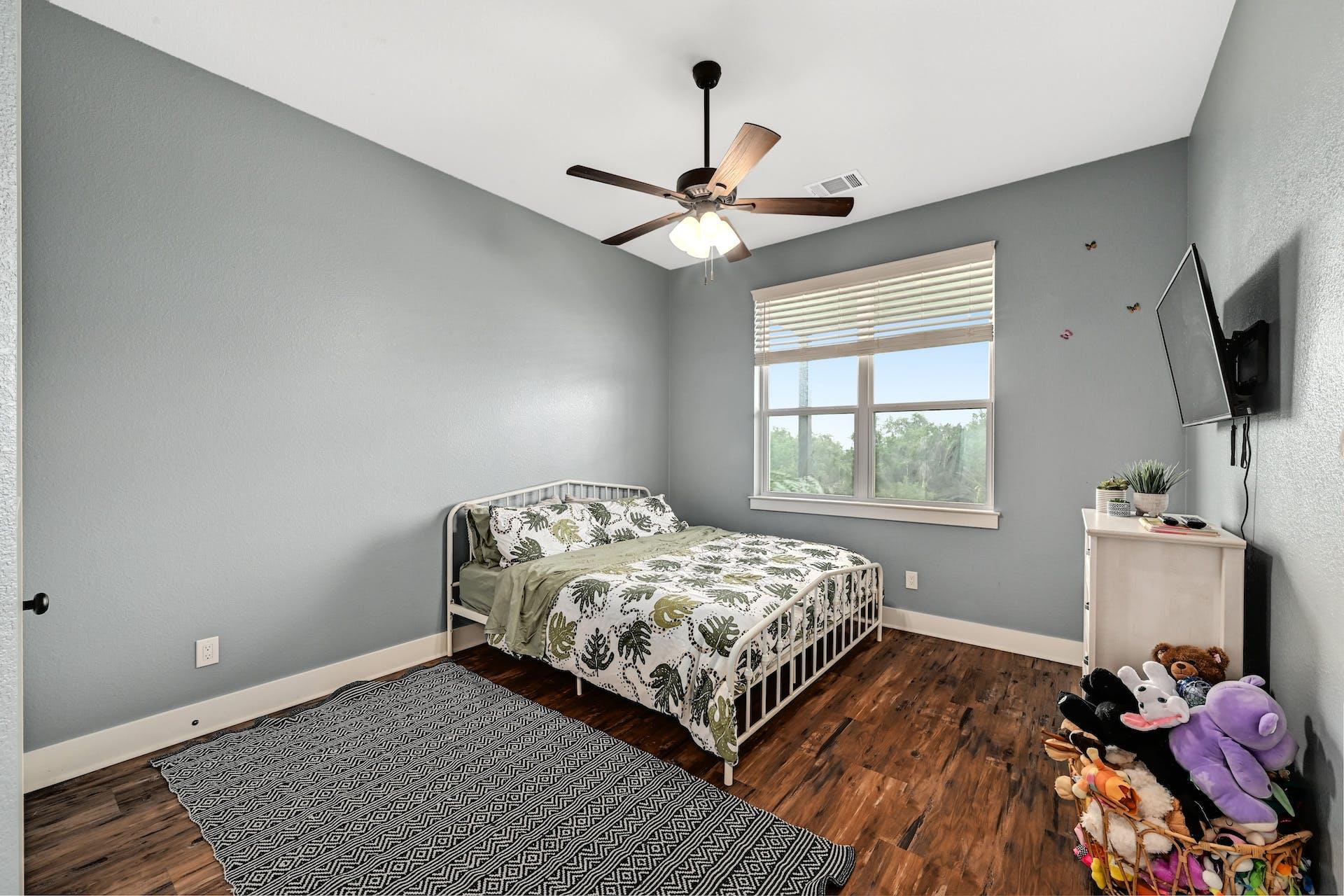 18502 Venture Dr, Point Venture, TX 78645