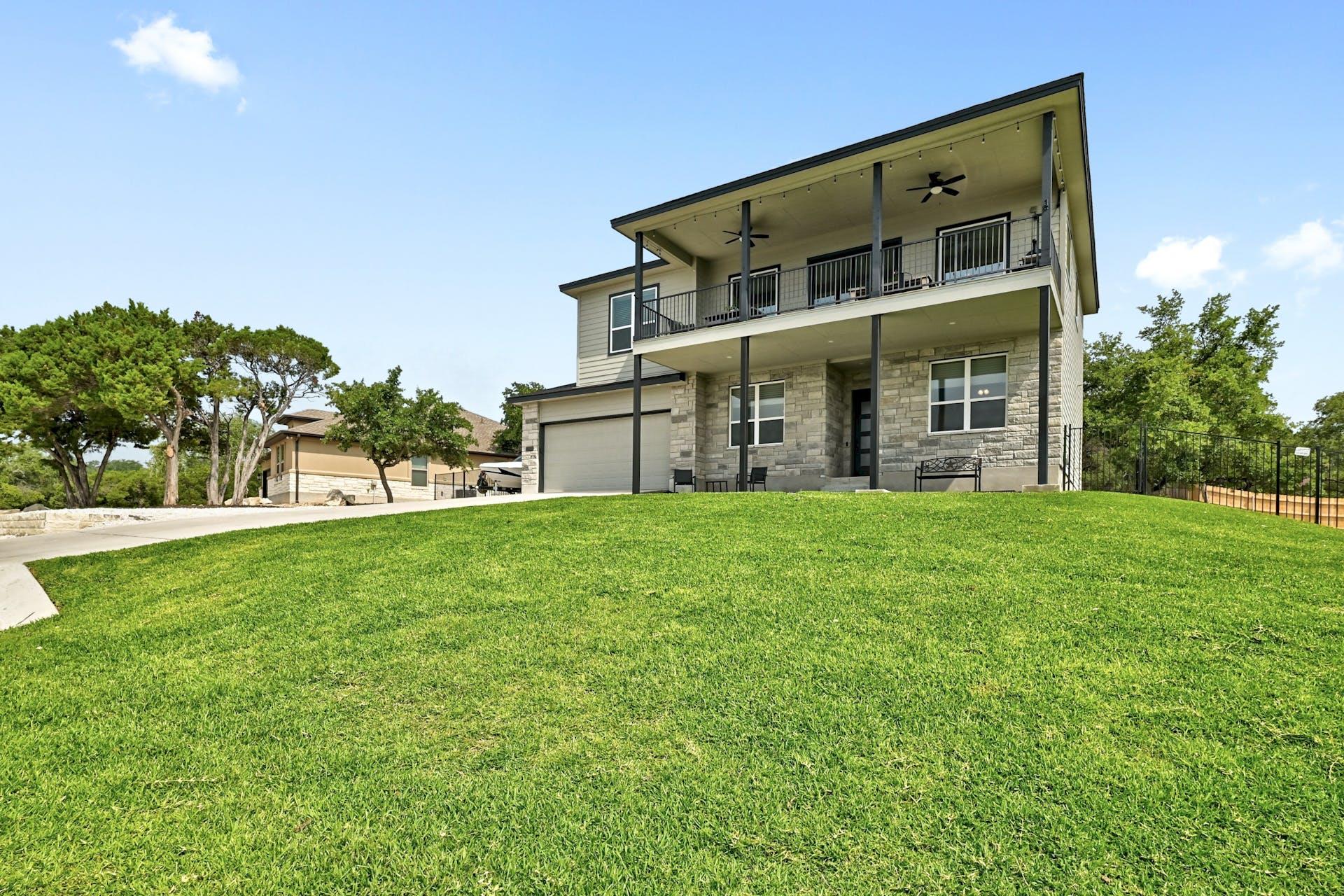 18502 Venture Dr, Point Venture, TX 78645