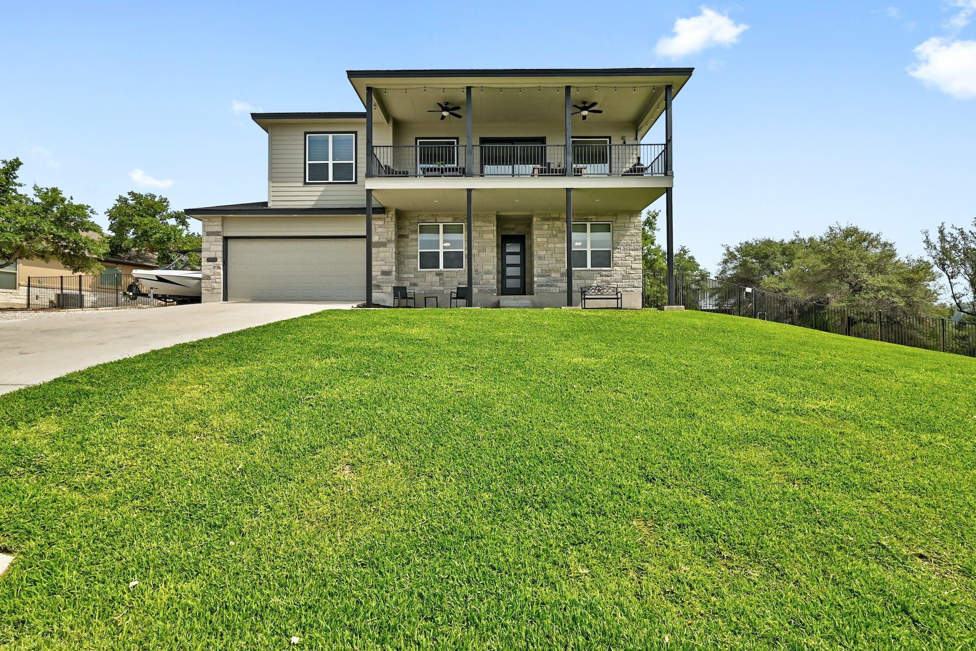 18502 Venture Dr, Point Venture, TX 78645