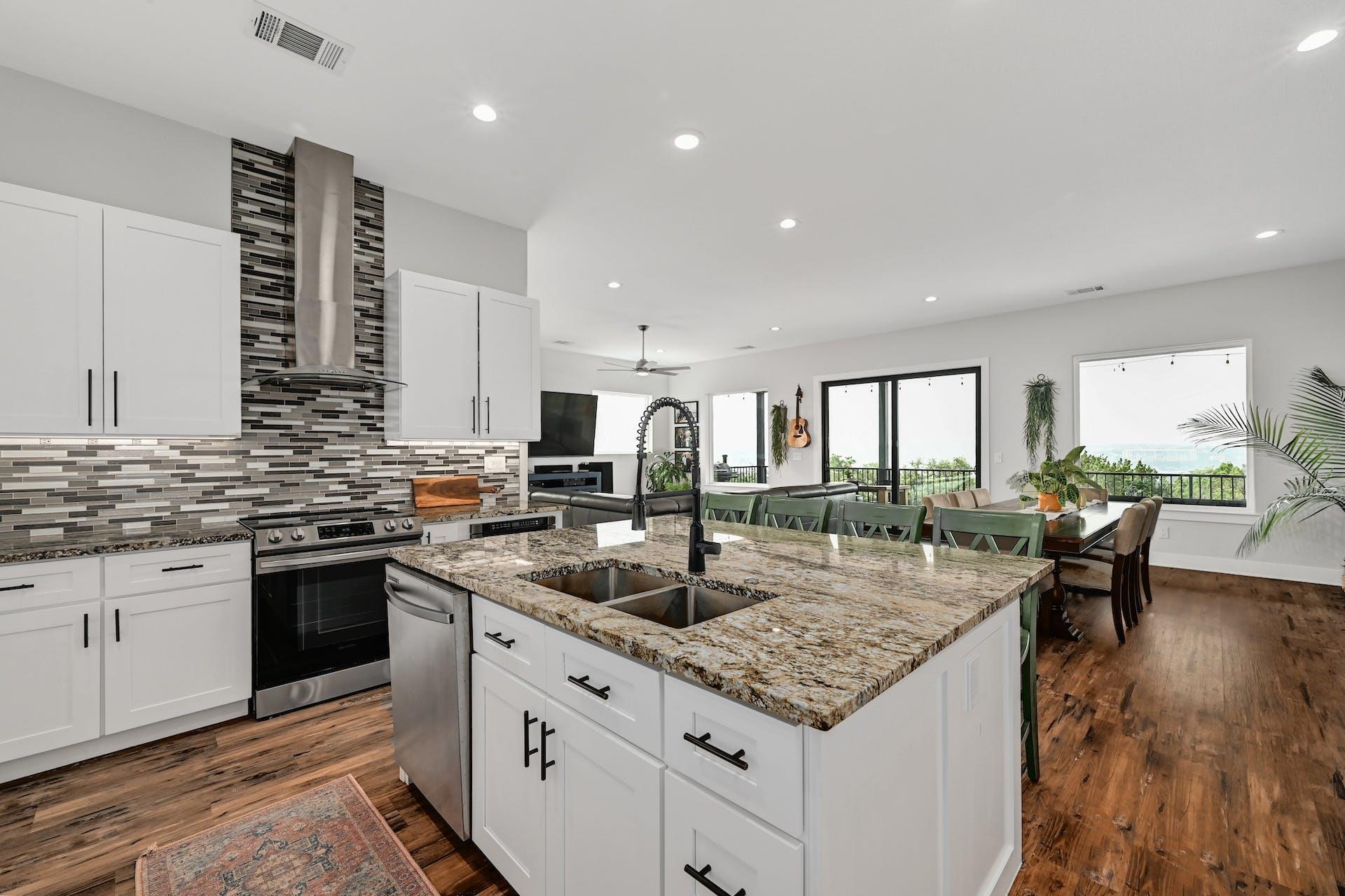 18502 Venture Dr, Point Venture, TX 78645