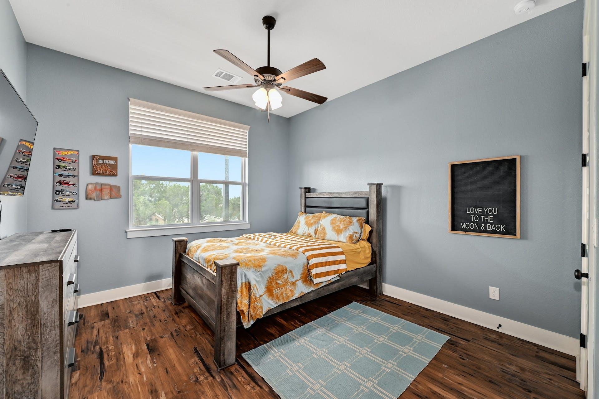 18502 Venture Dr, Point Venture, TX 78645