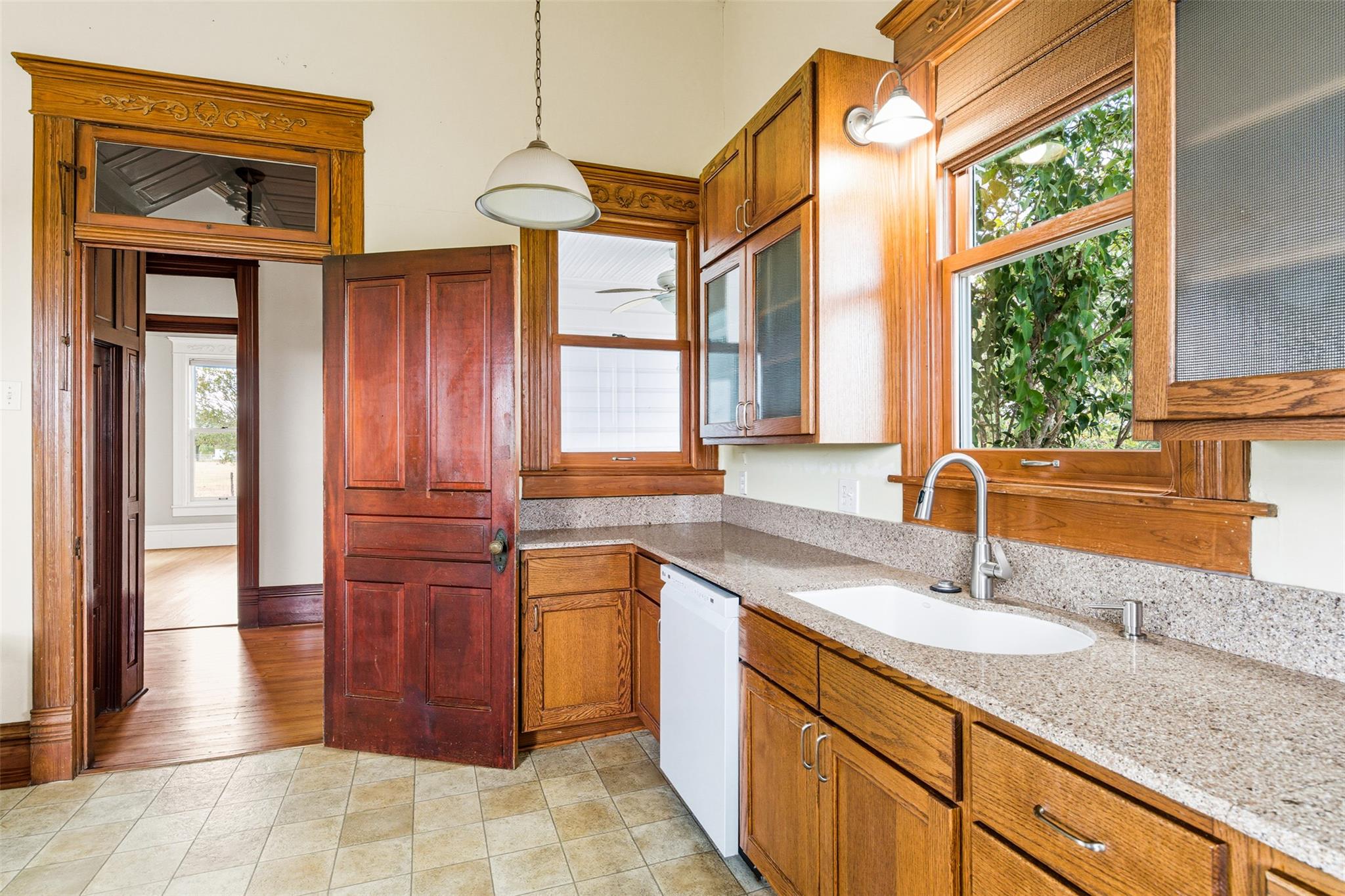 105 Davis Dr, Thorndale, TX 76577