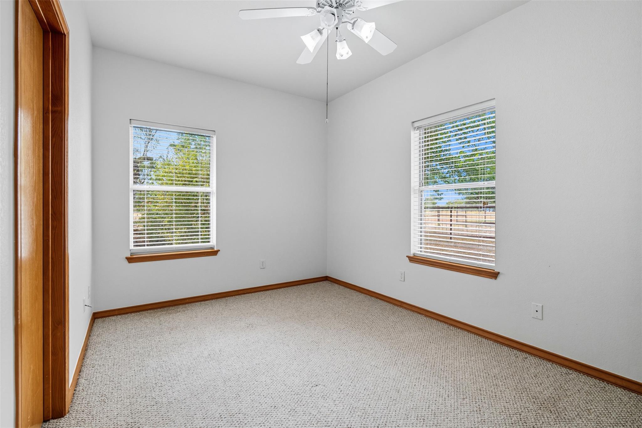 105 Davis Dr, Thorndale, TX 76577