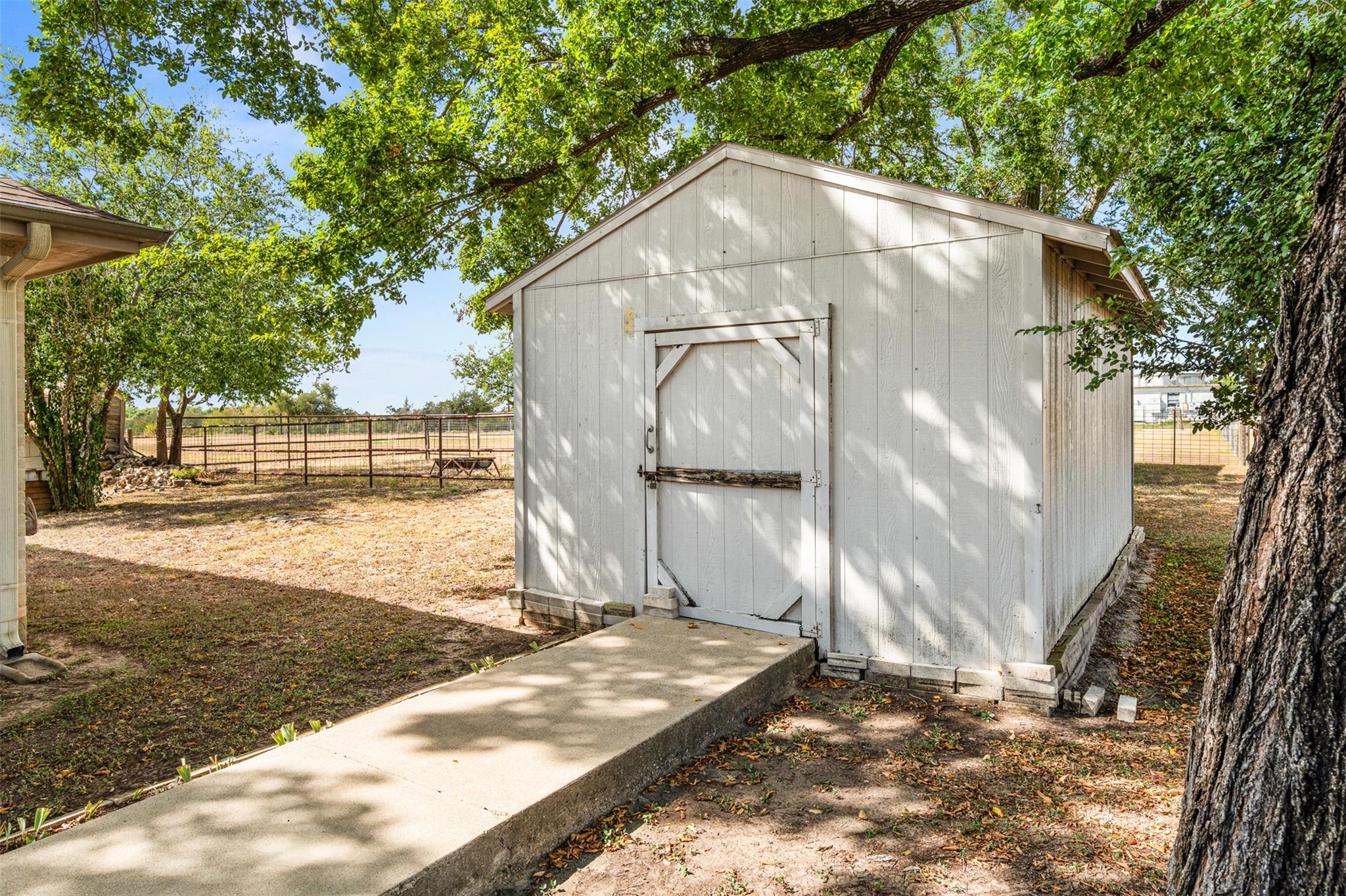 105 Davis Dr, Thorndale, TX 76577