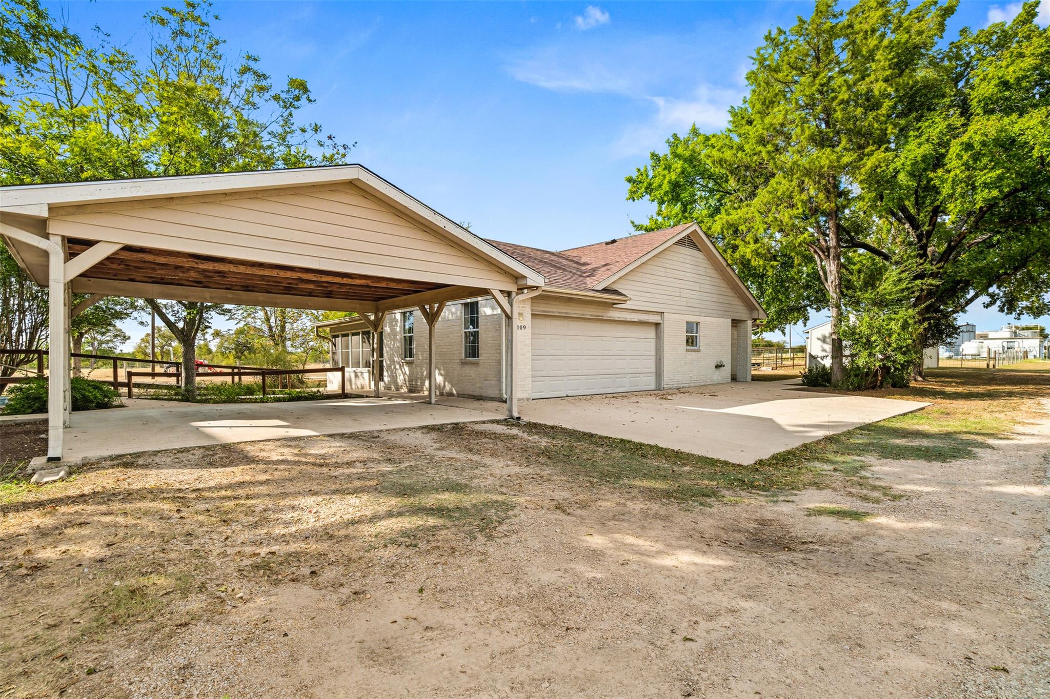 105 Davis Dr, Thorndale, TX 76577