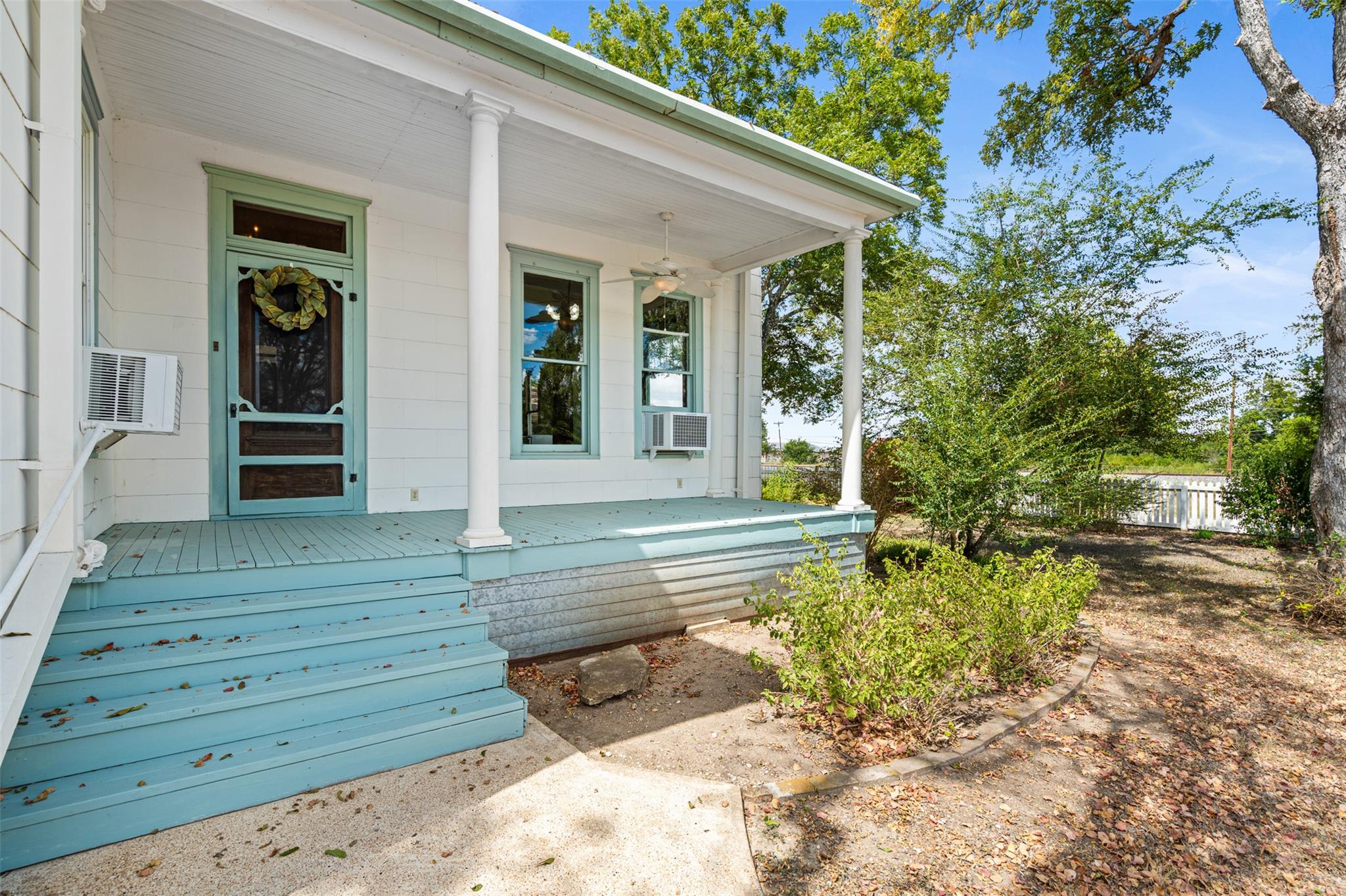 105 Davis Dr, Thorndale, TX 76577