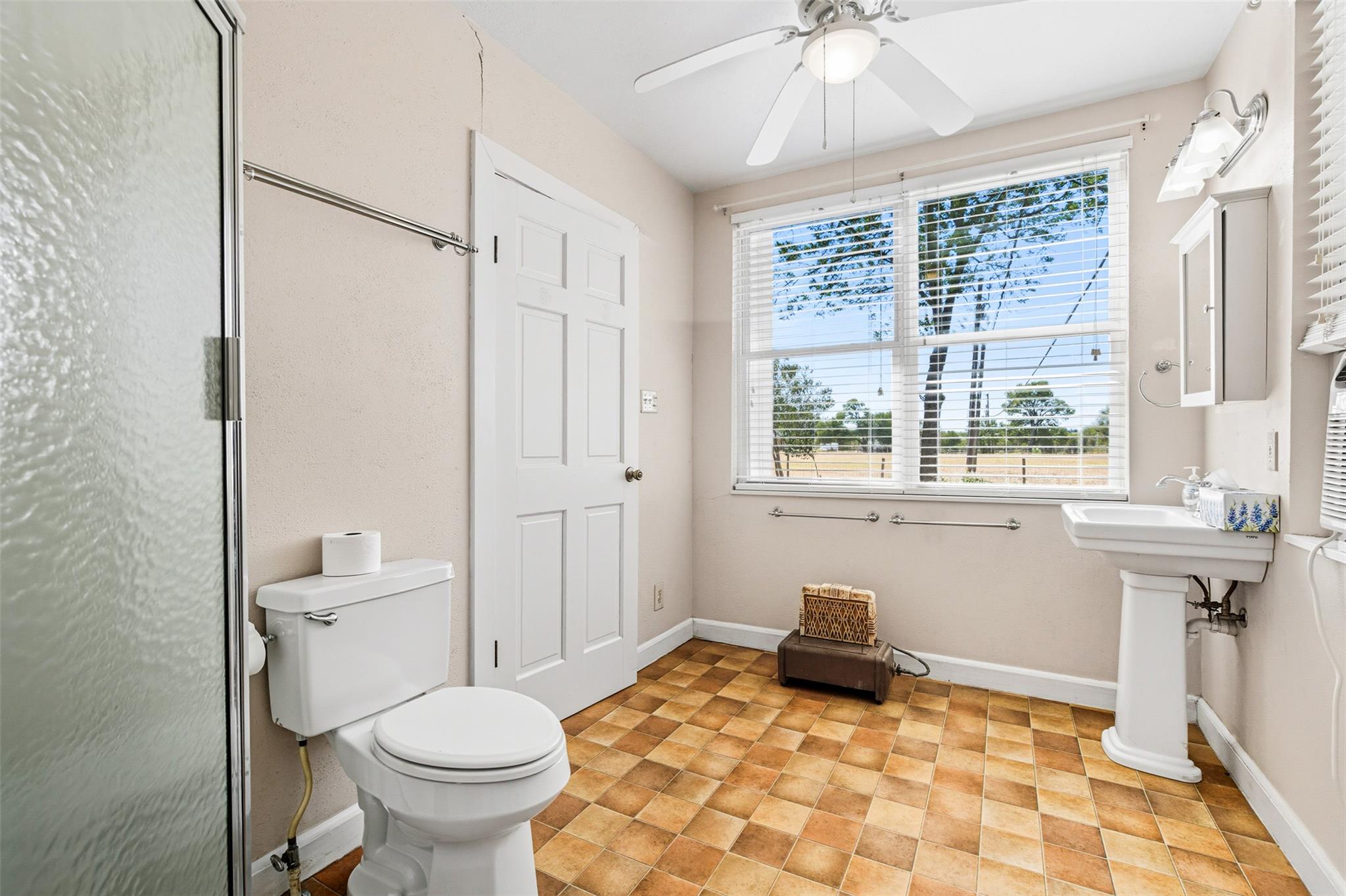 105 Davis Dr, Thorndale, TX 76577