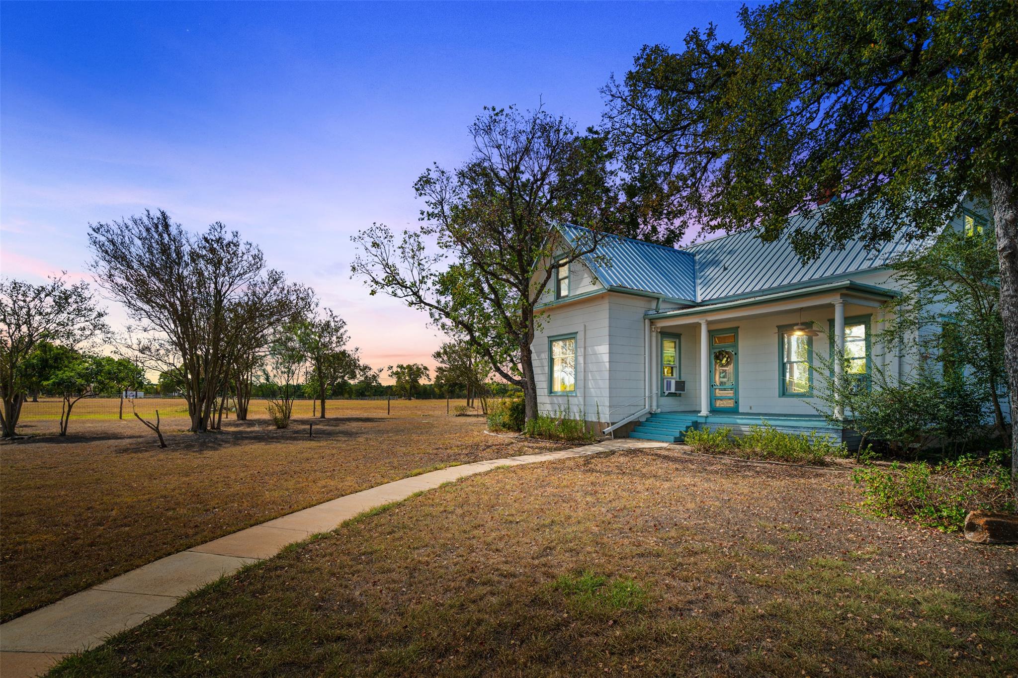 105 Davis Dr, Thorndale, TX 76577