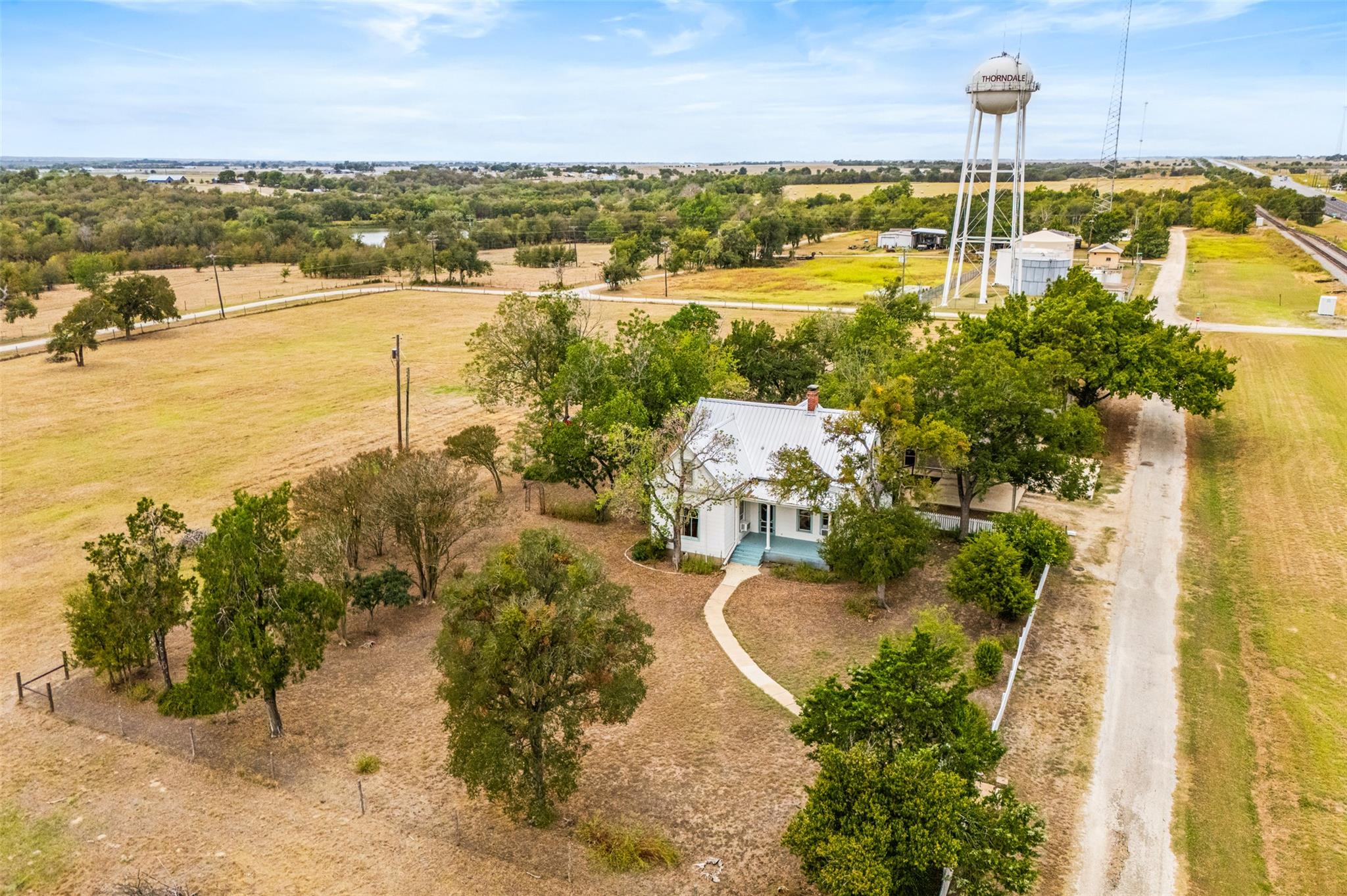 105 Davis Dr, Thorndale, TX 76577