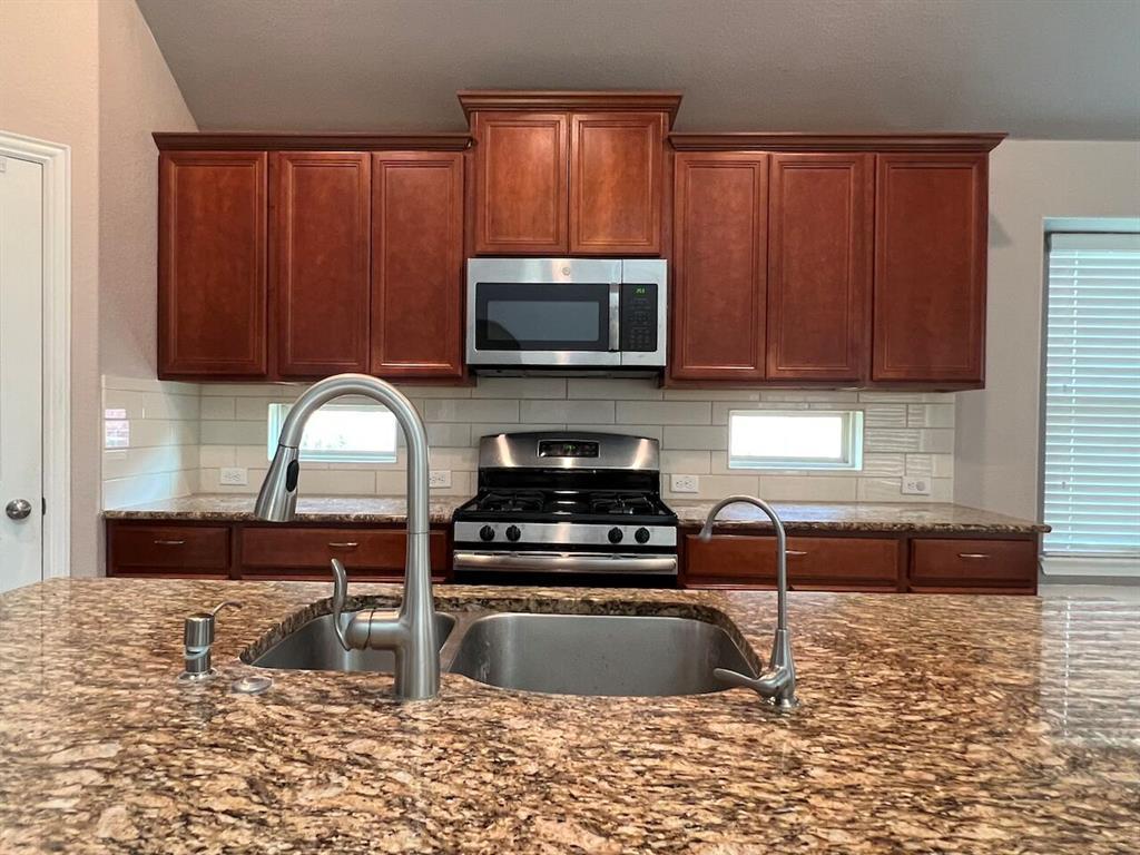 326 Adoquin Trl, Buda, TX 78610