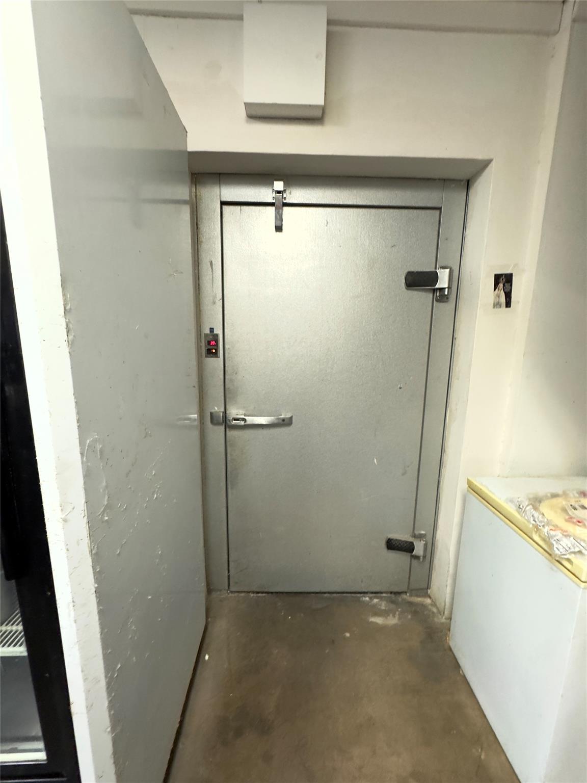 1212 E Pierce St, Luling, TX 78648