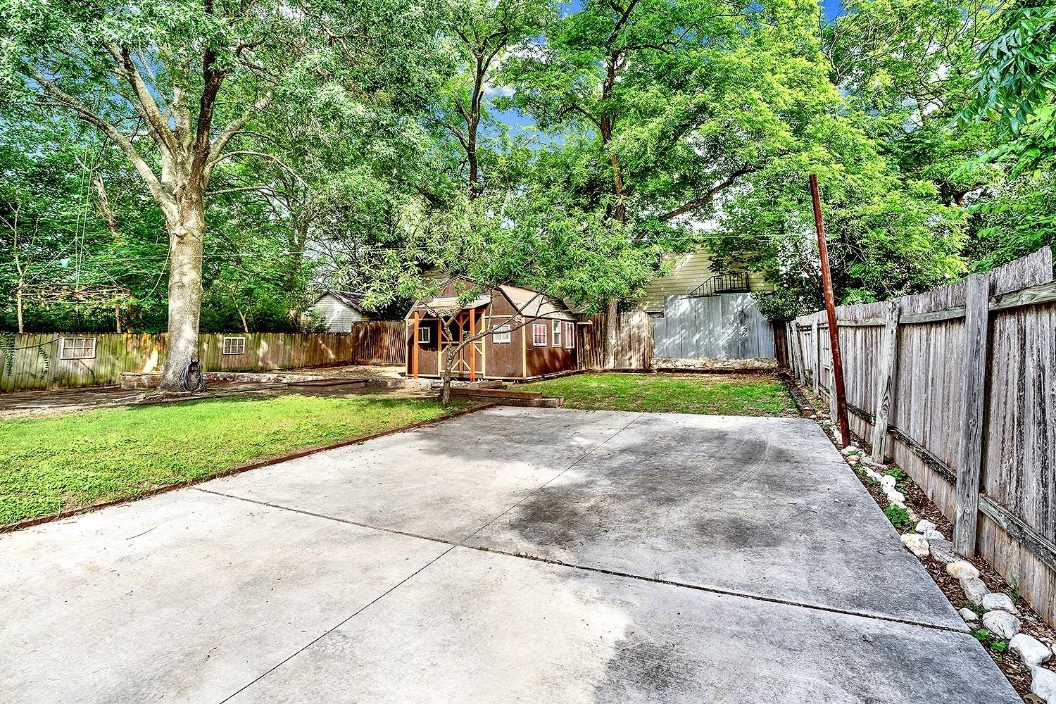 608 W Hopkins St, San Marcos, TX 78666