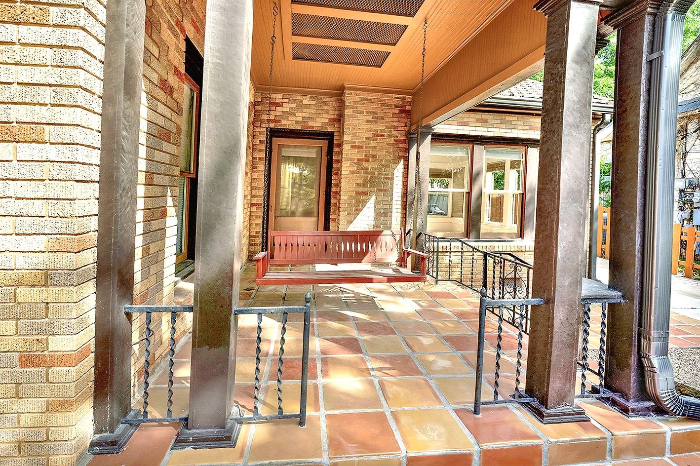 608 W Hopkins St, San Marcos, TX 78666