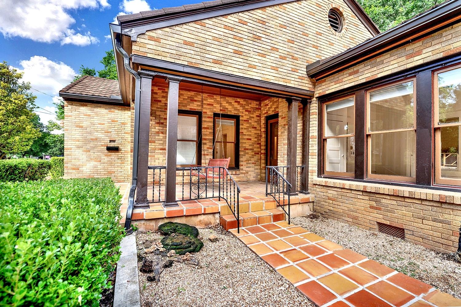 608 W Hopkins St, San Marcos, TX 78666