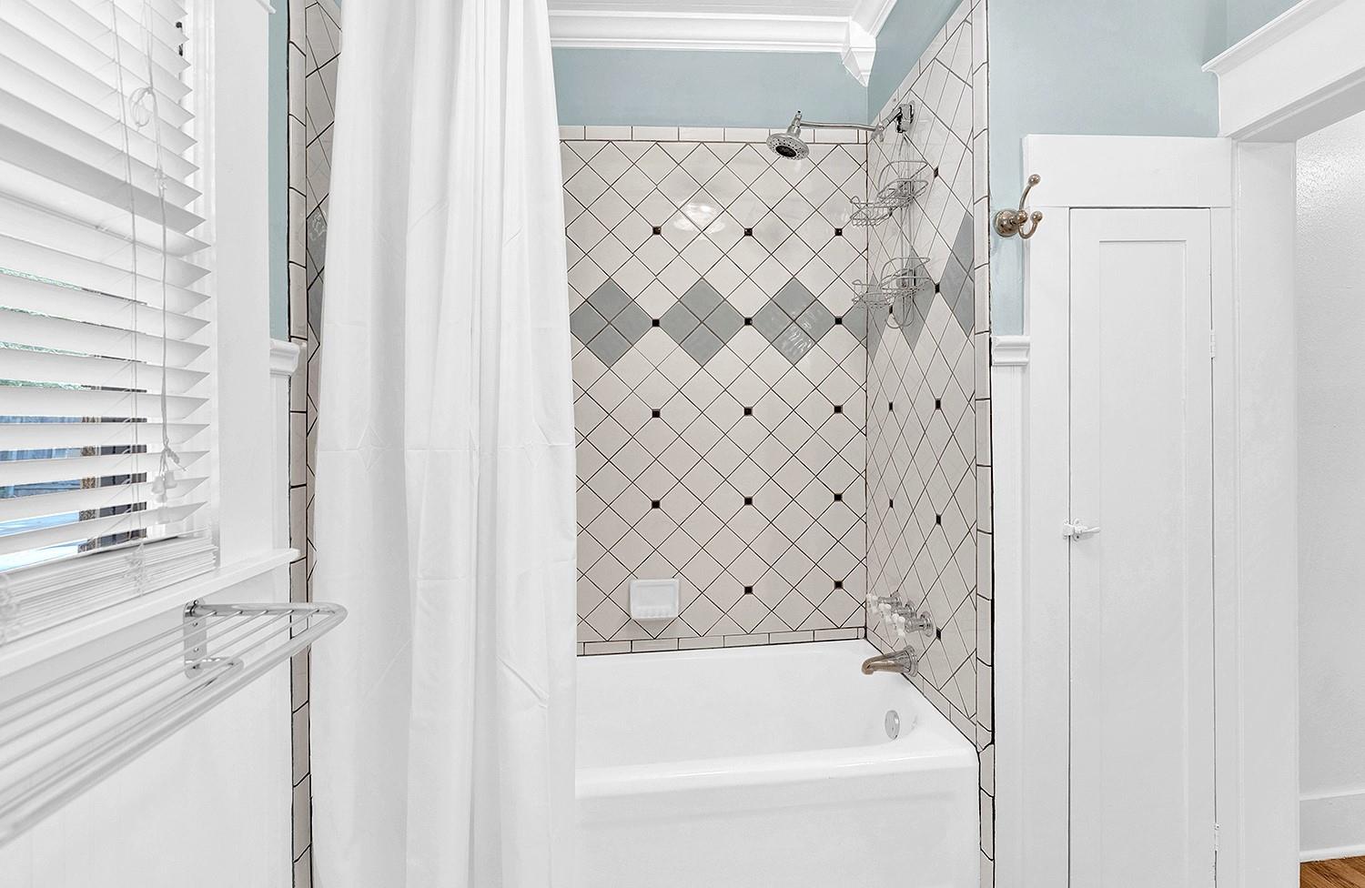 608 W Hopkins St, San Marcos, TX 78666