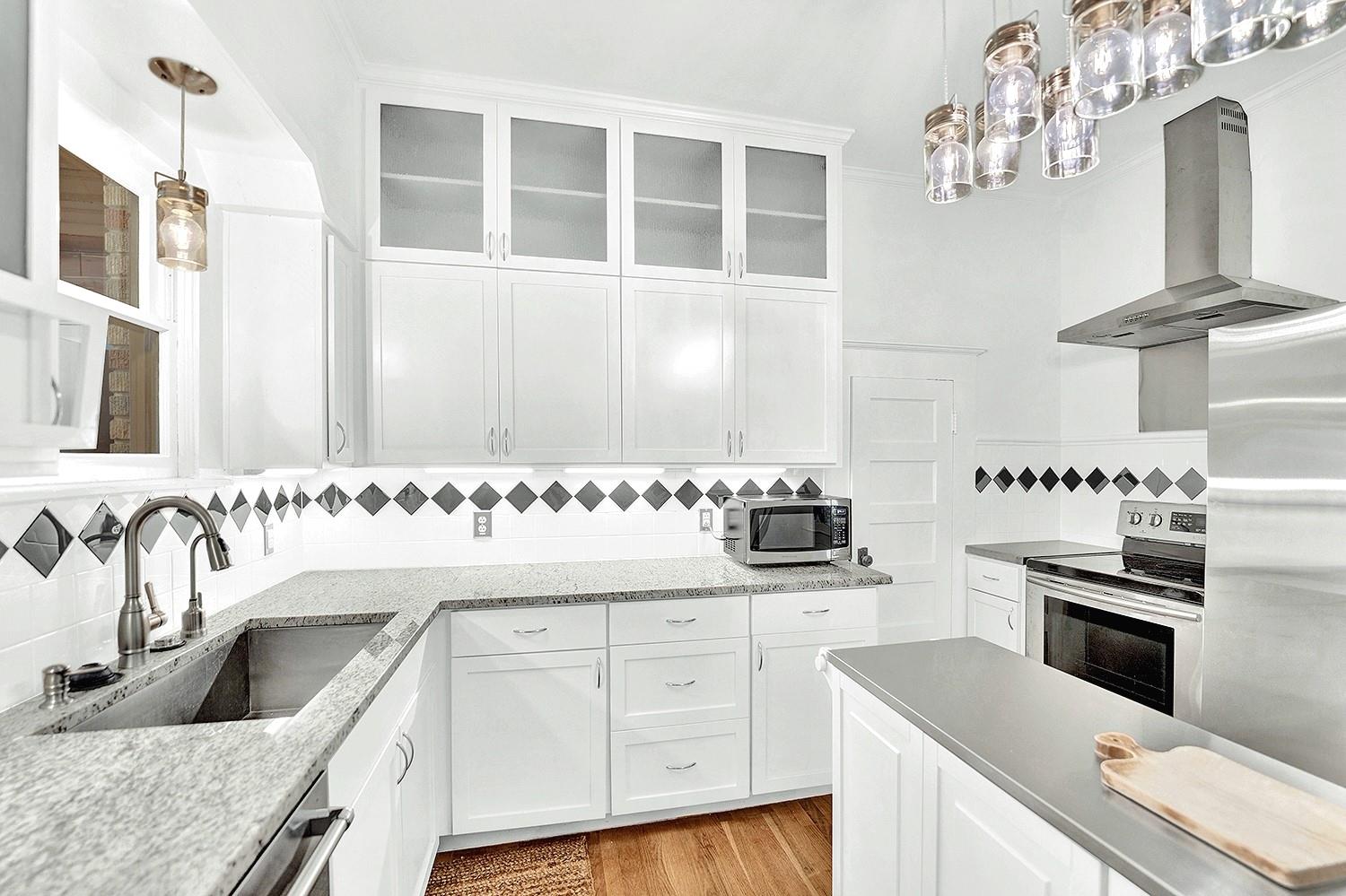 608 W Hopkins St, San Marcos, TX 78666