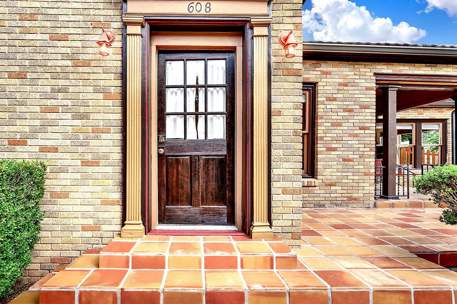 608 W Hopkins St, San Marcos, TX 78666