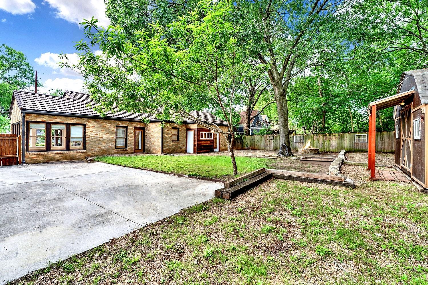 608 W Hopkins St, San Marcos, TX 78666