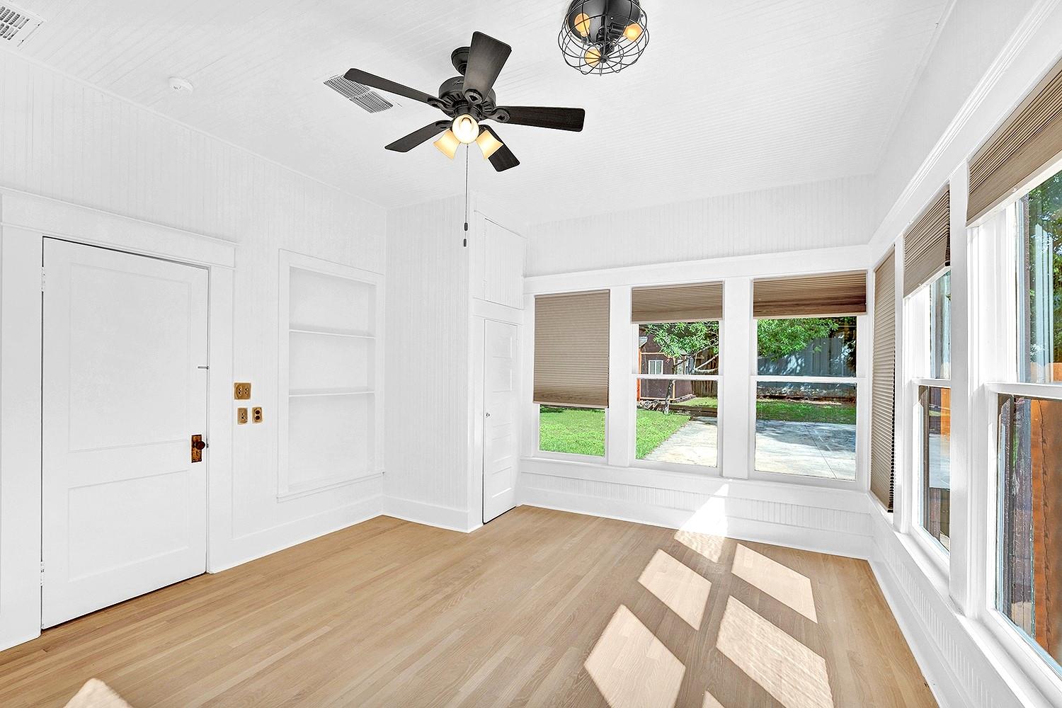 608 W Hopkins St, San Marcos, TX 78666