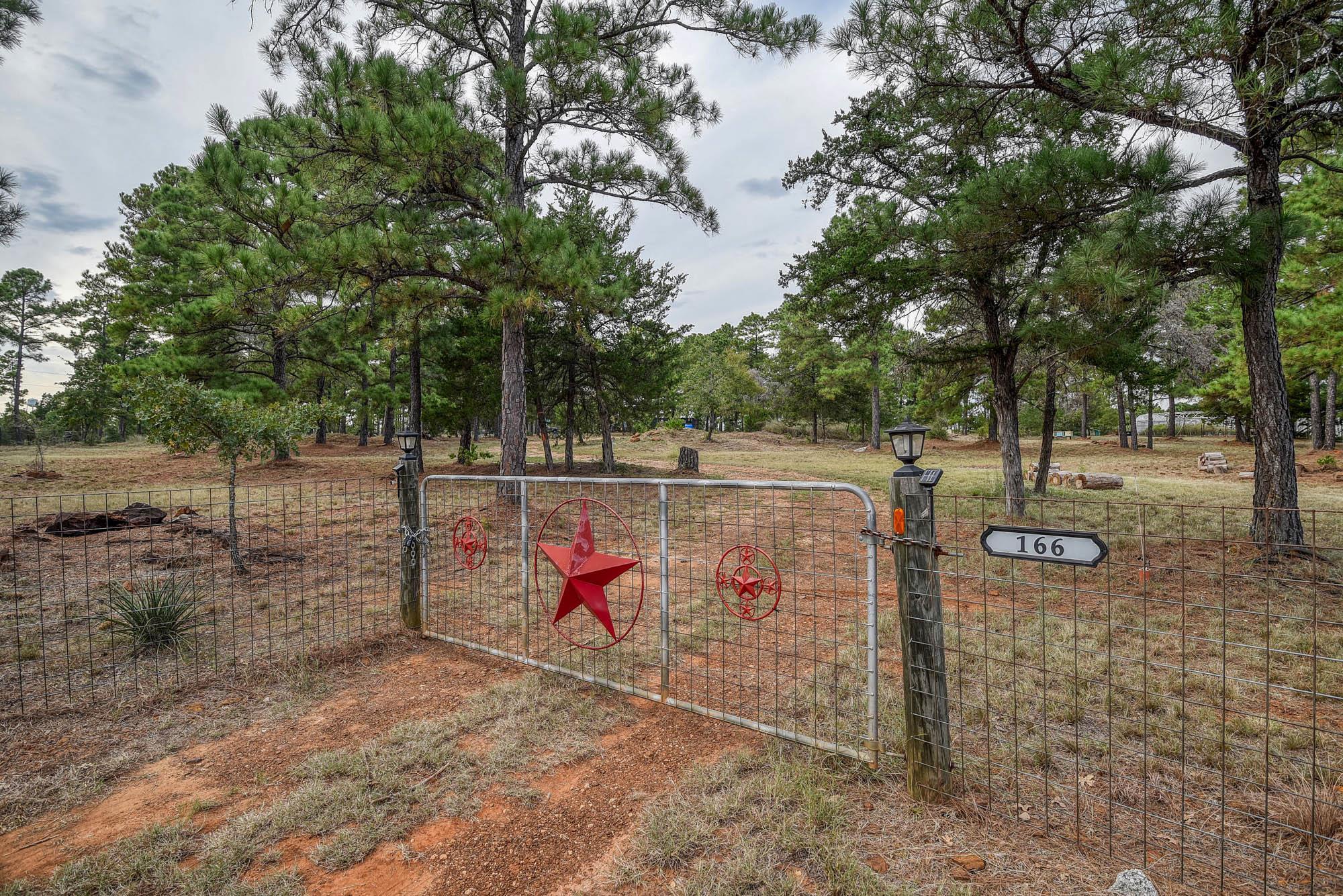166 Sandy Rd, Rosanky, TX 78953