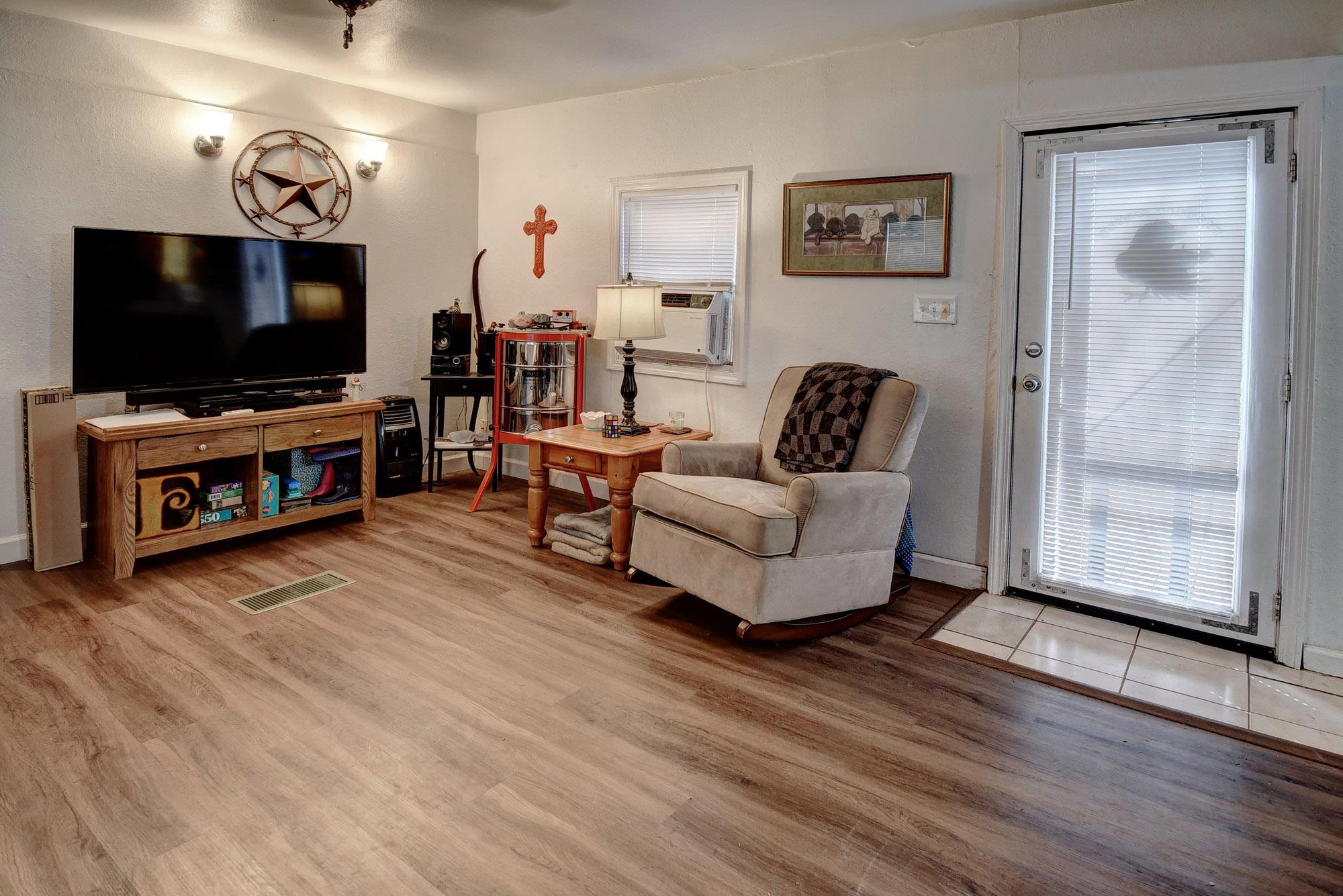 166 Sandy Rd, Rosanky, TX 78953