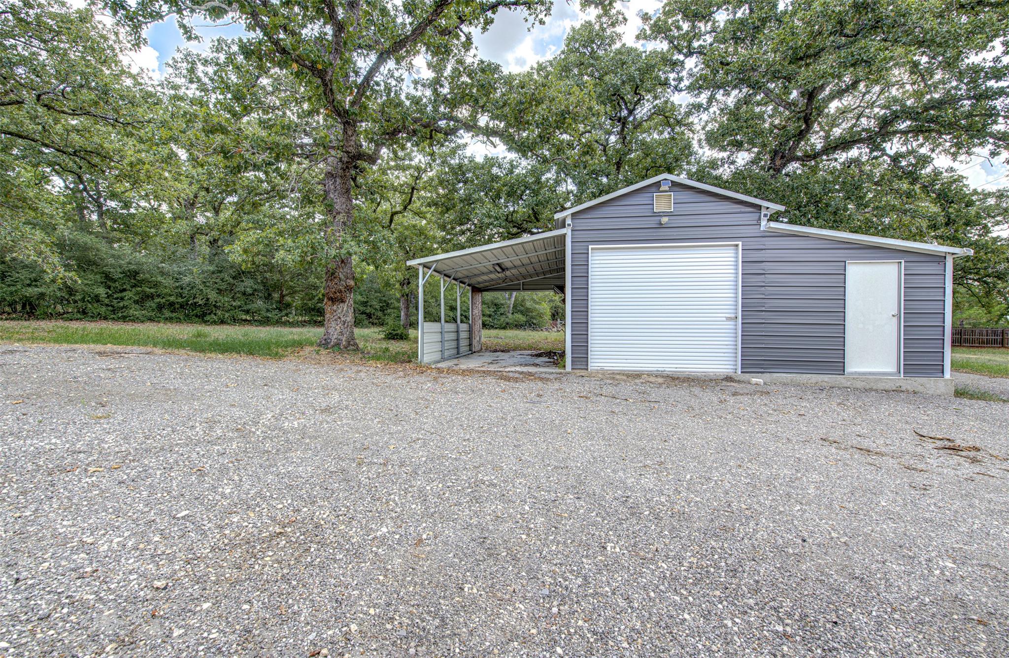 115 N Pinto Ct, Paige, TX 78659