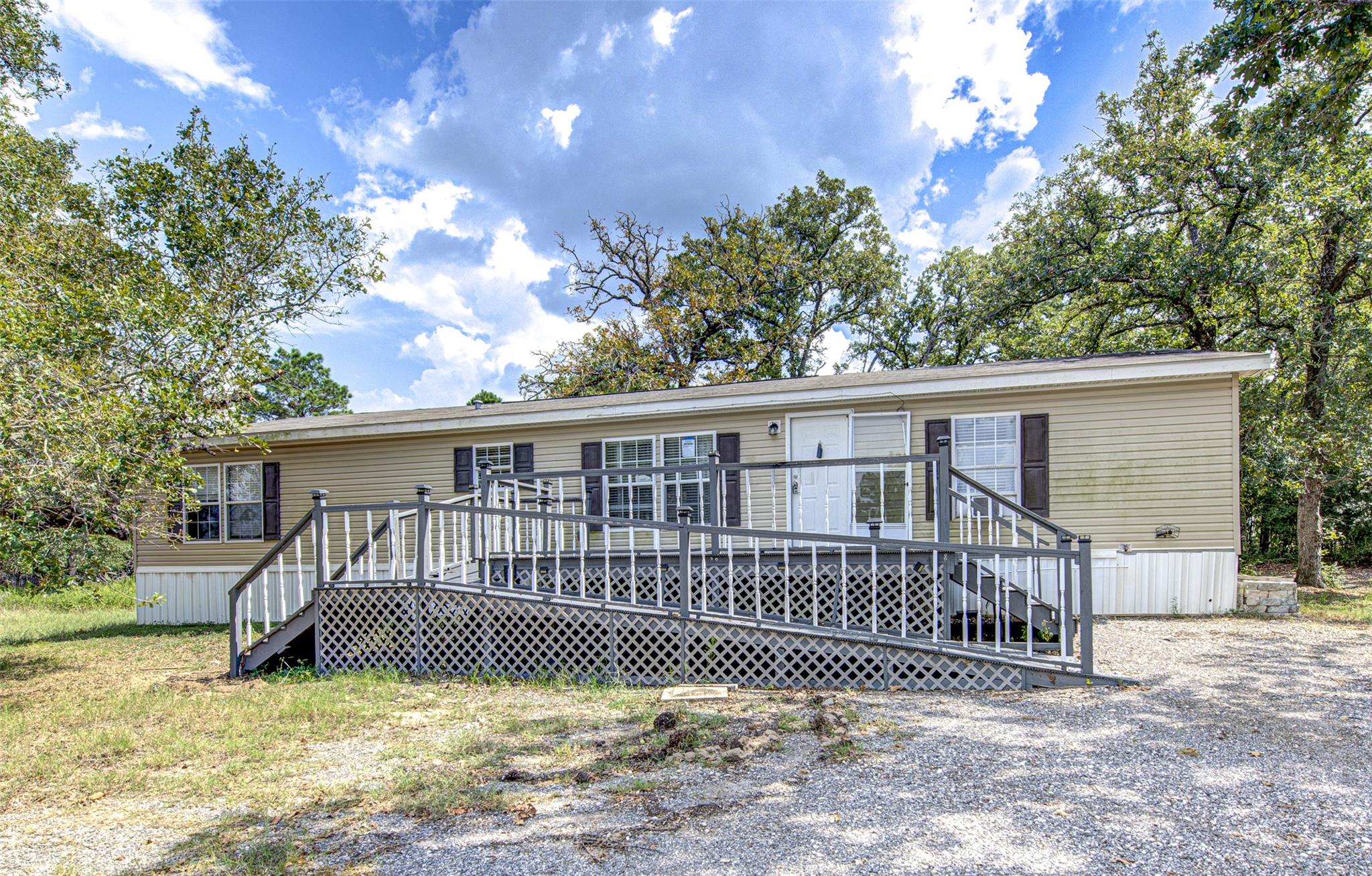 115 N Pinto Ct, Paige, TX 78659