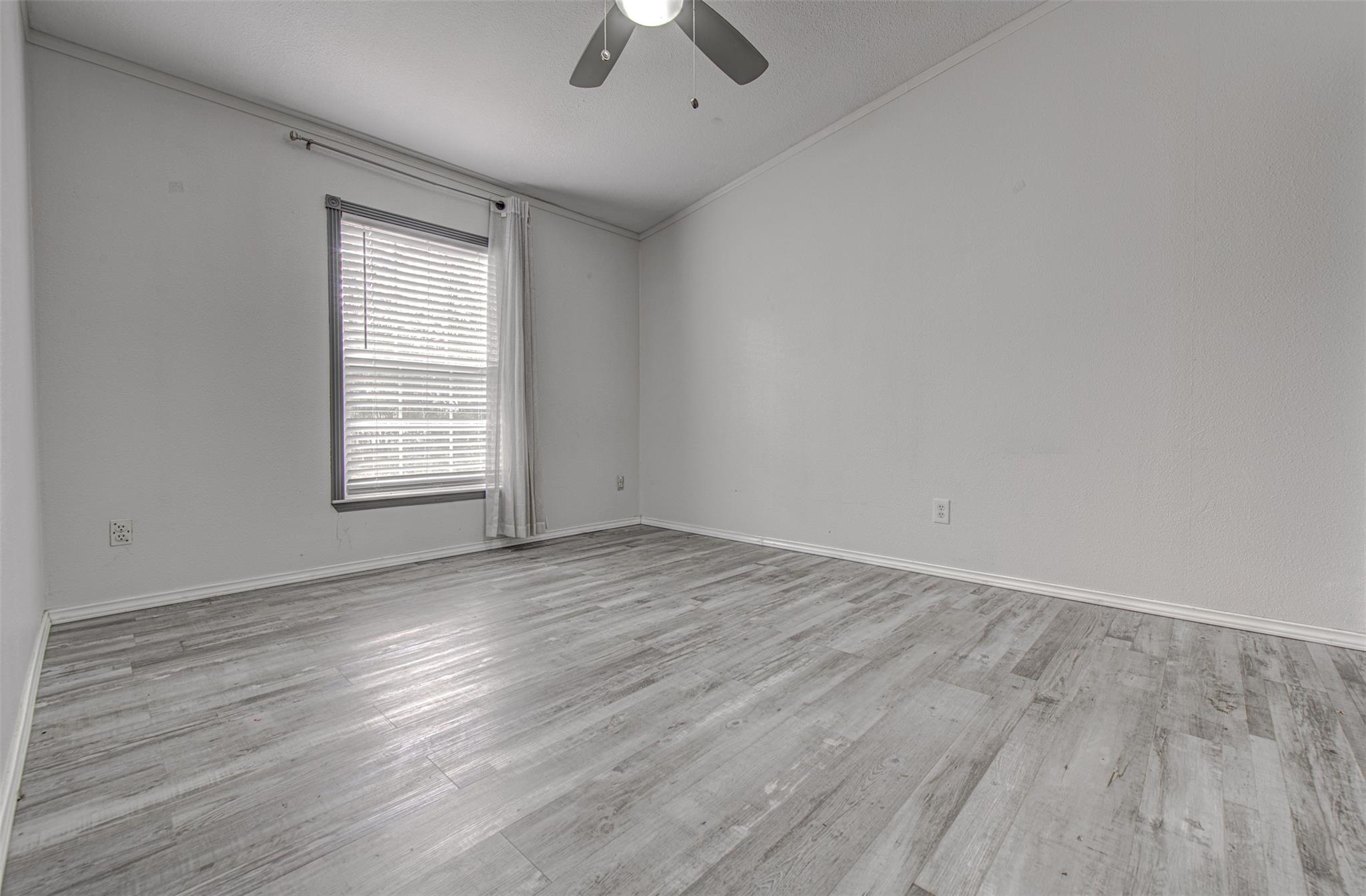 115 N Pinto Ct, Paige, TX 78659