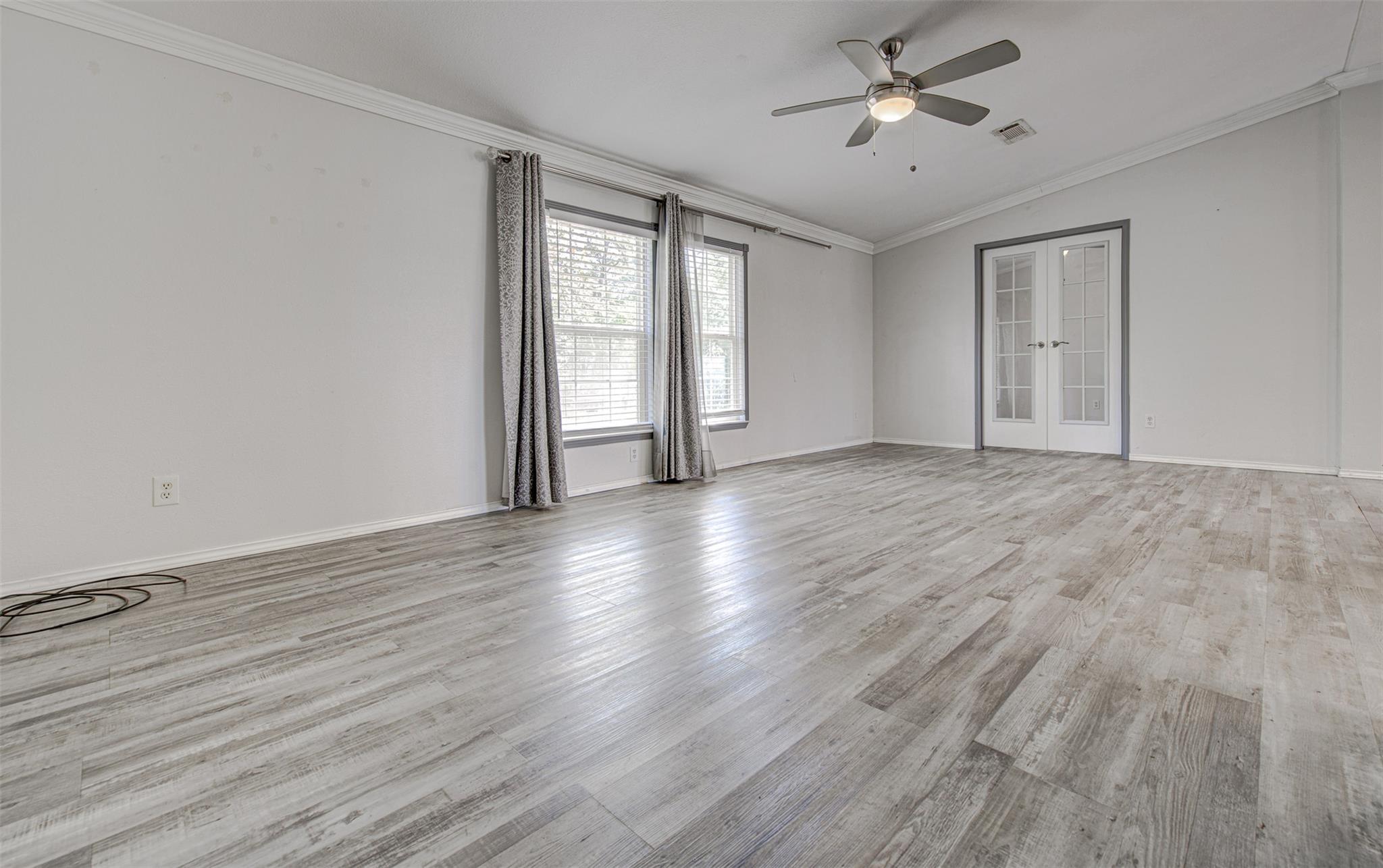 115 N Pinto Ct, Paige, TX 78659