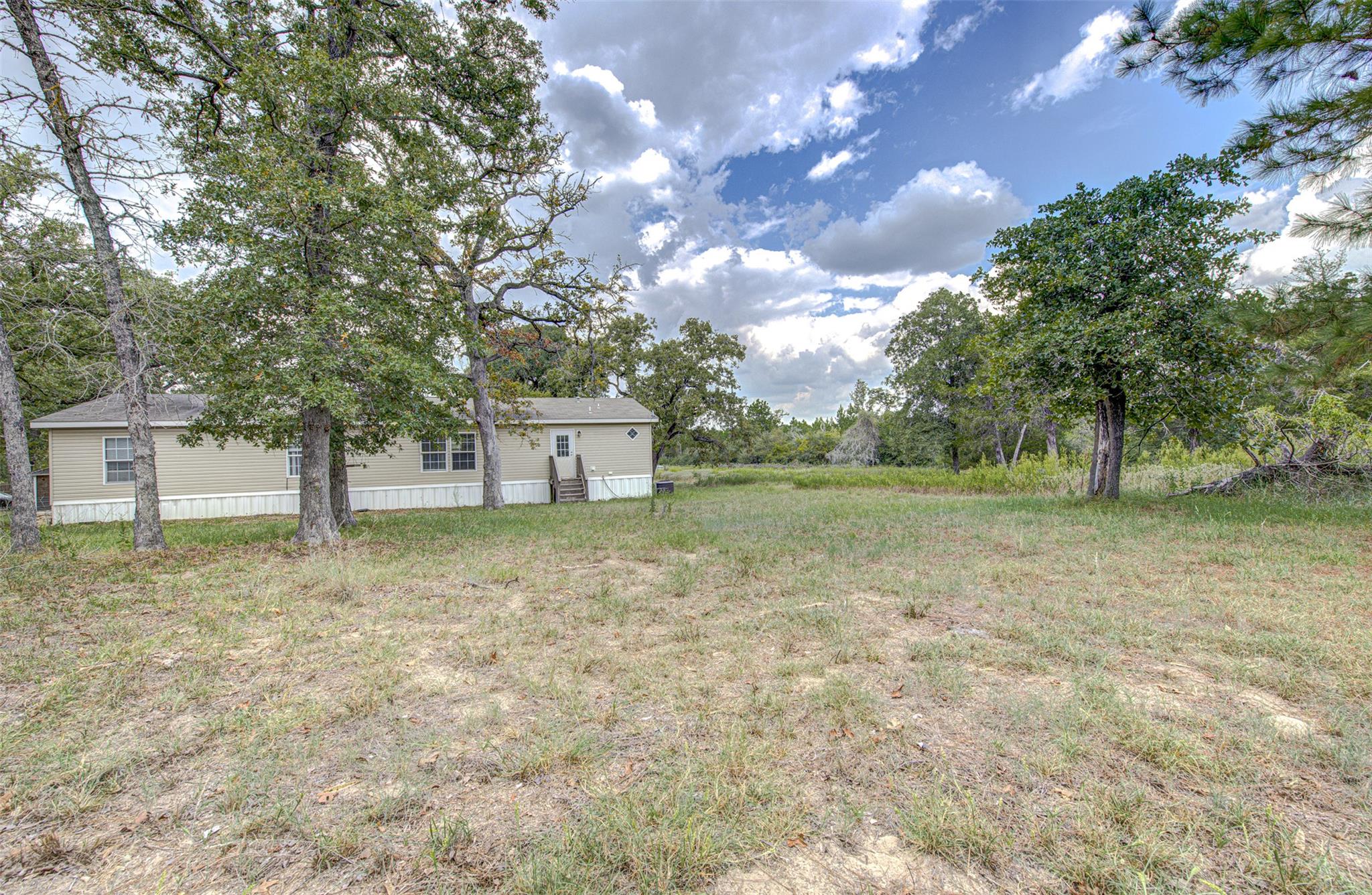 115 N Pinto Ct, Paige, TX 78659