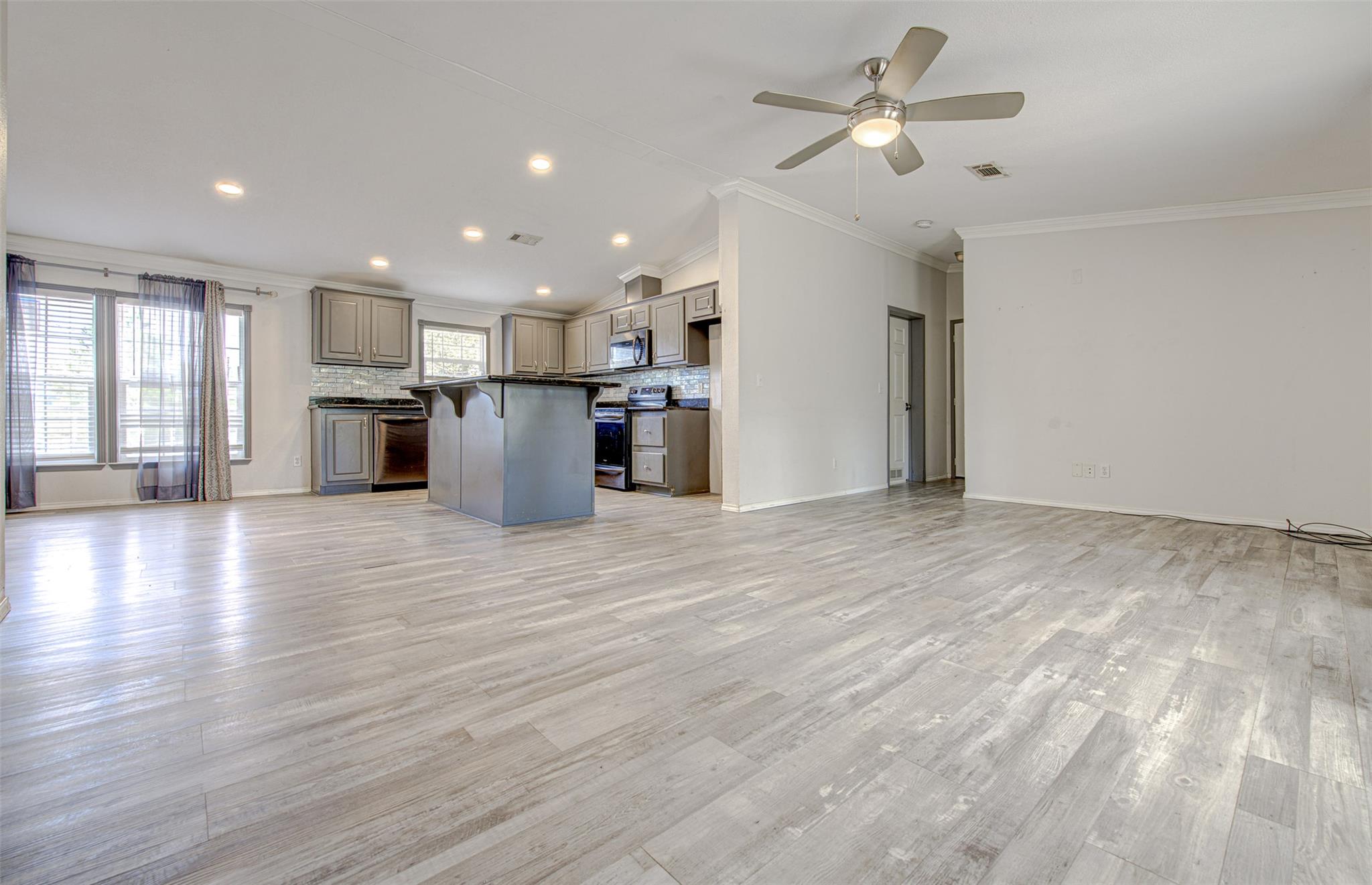 115 N Pinto Ct, Paige, TX 78659