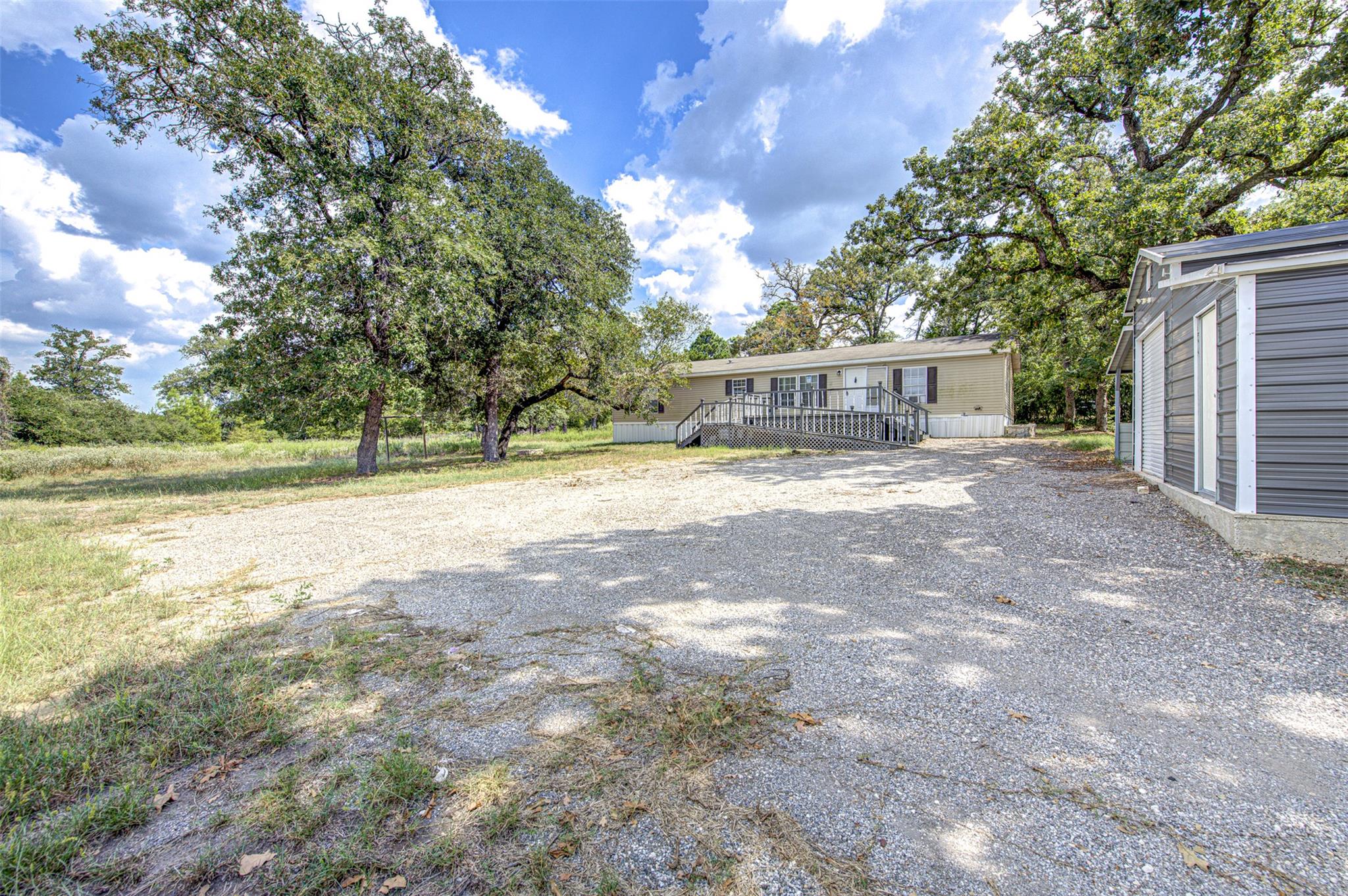 115 N Pinto Ct, Paige, TX 78659