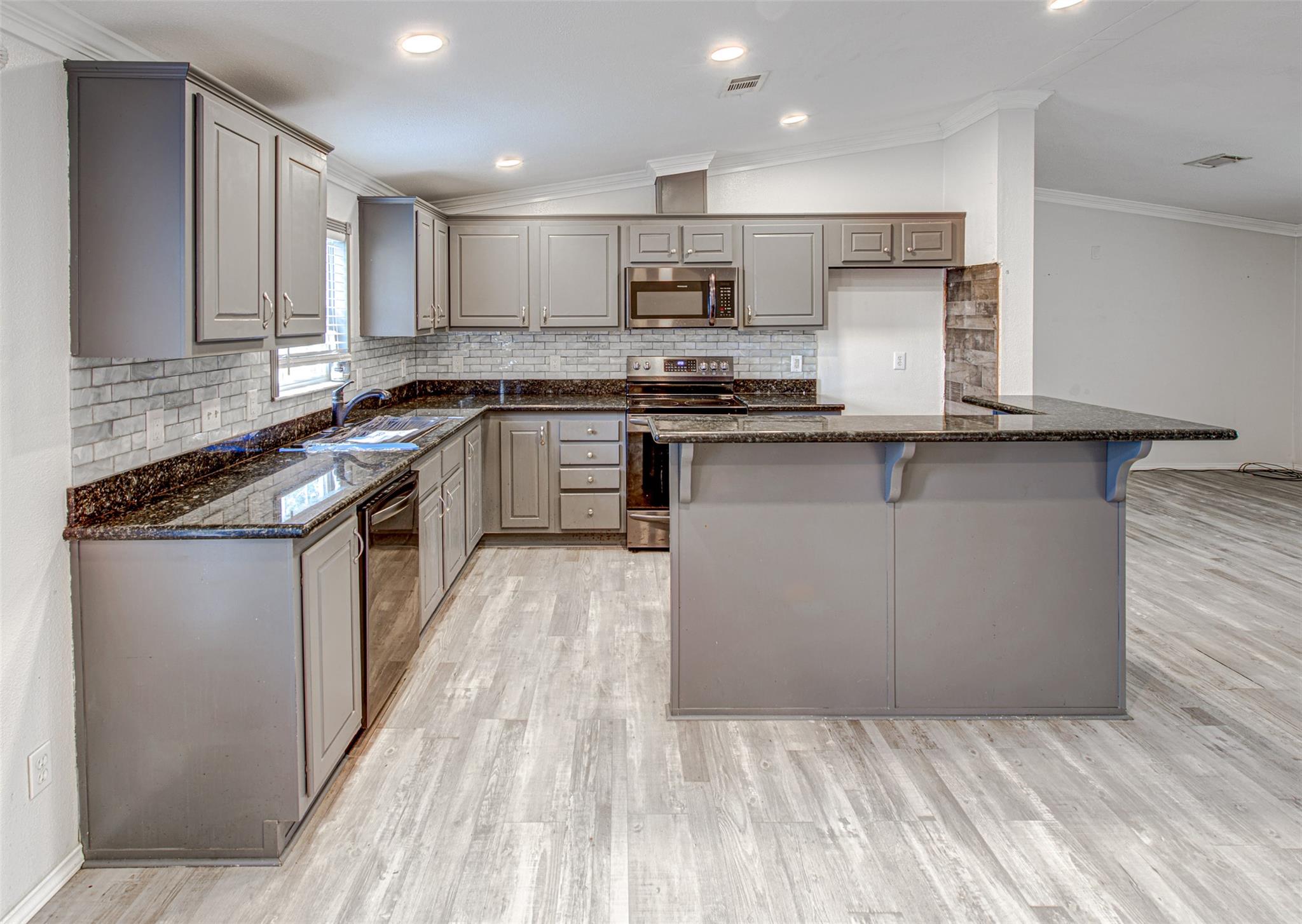 115 N Pinto Ct, Paige, TX 78659