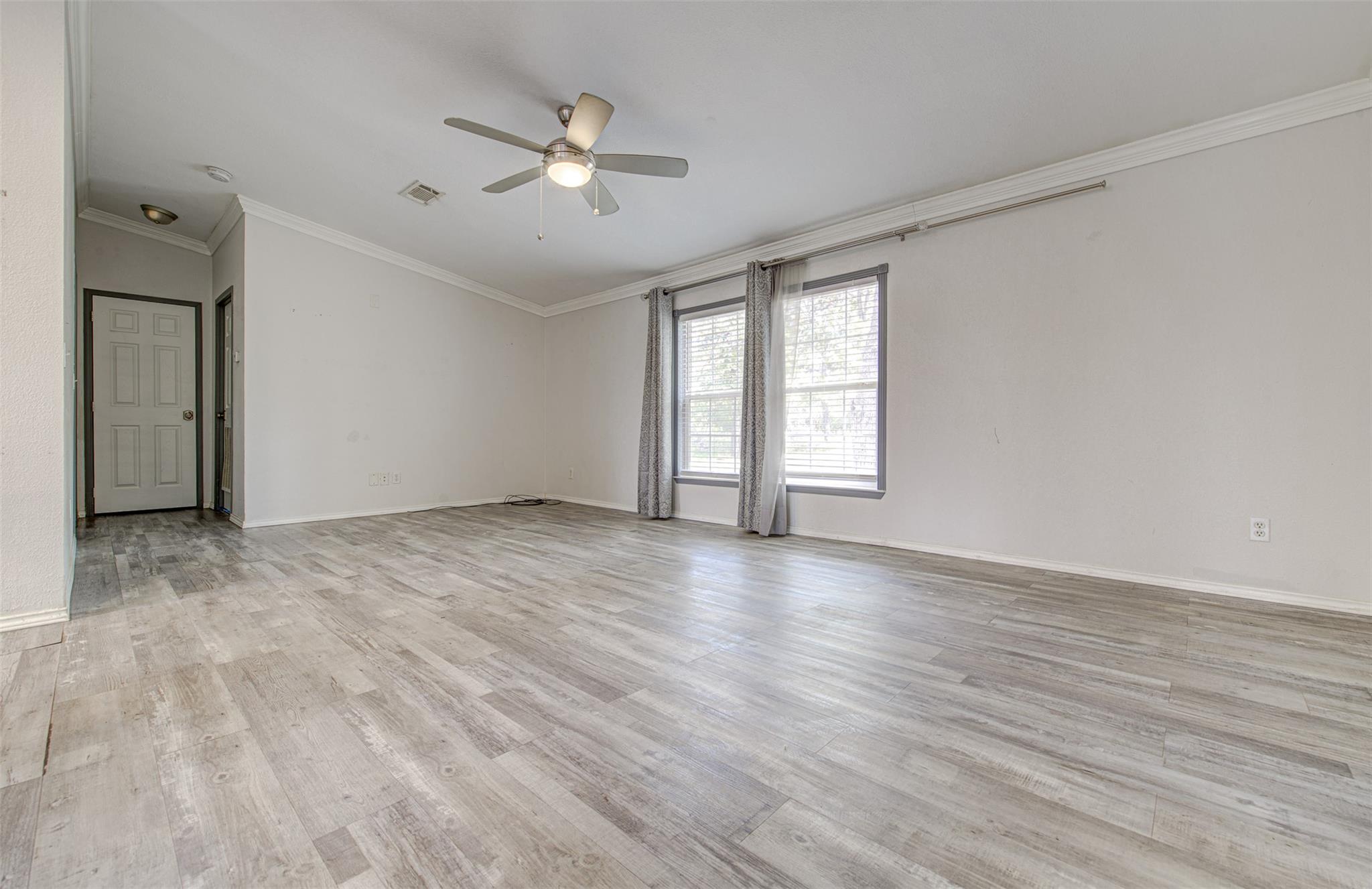 115 N Pinto Ct, Paige, TX 78659