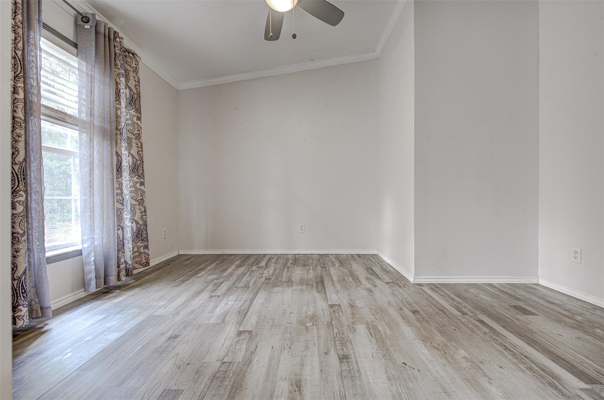 115 N Pinto Ct, Paige, TX 78659