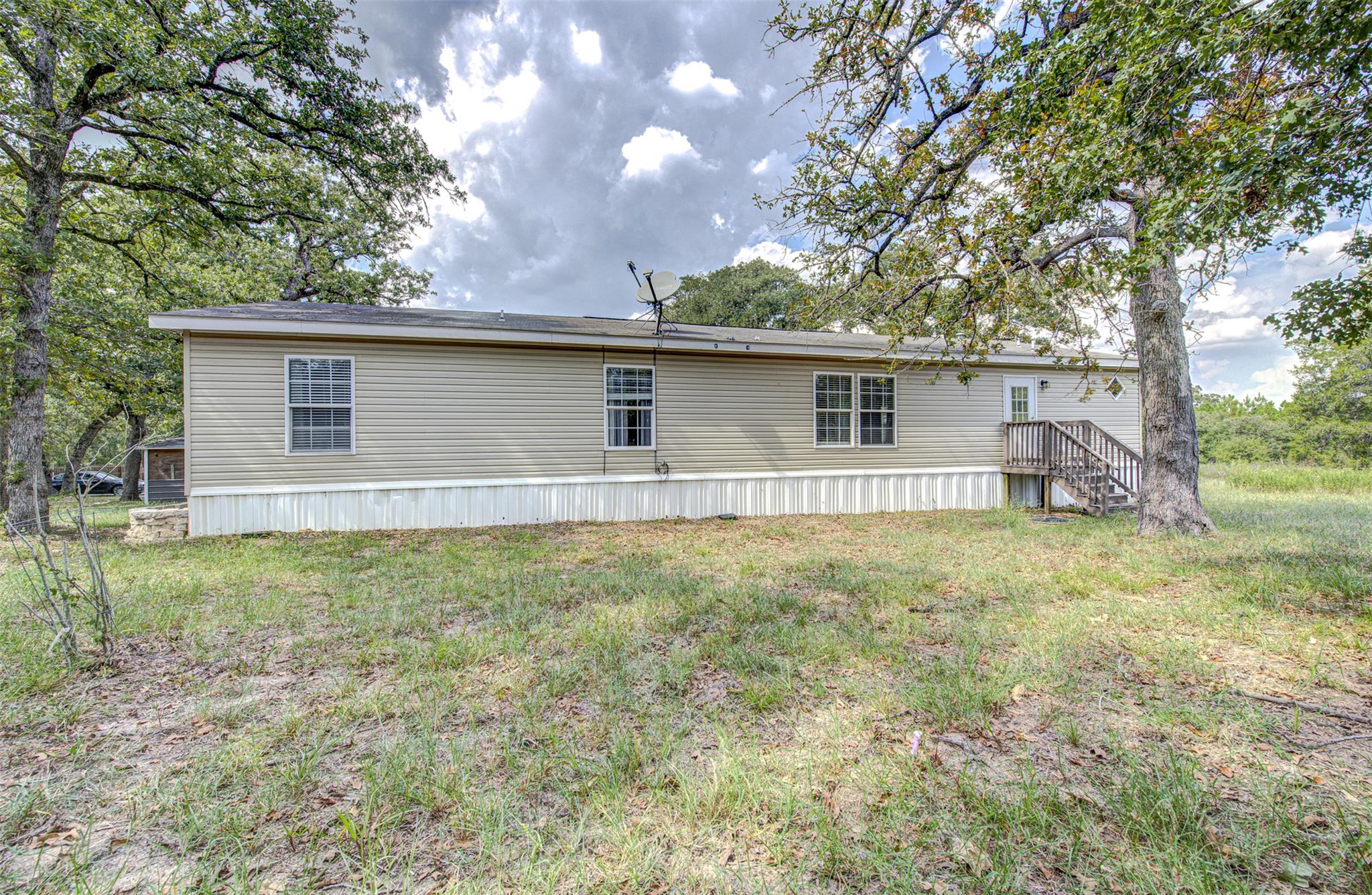 115 N Pinto Ct, Paige, TX 78659