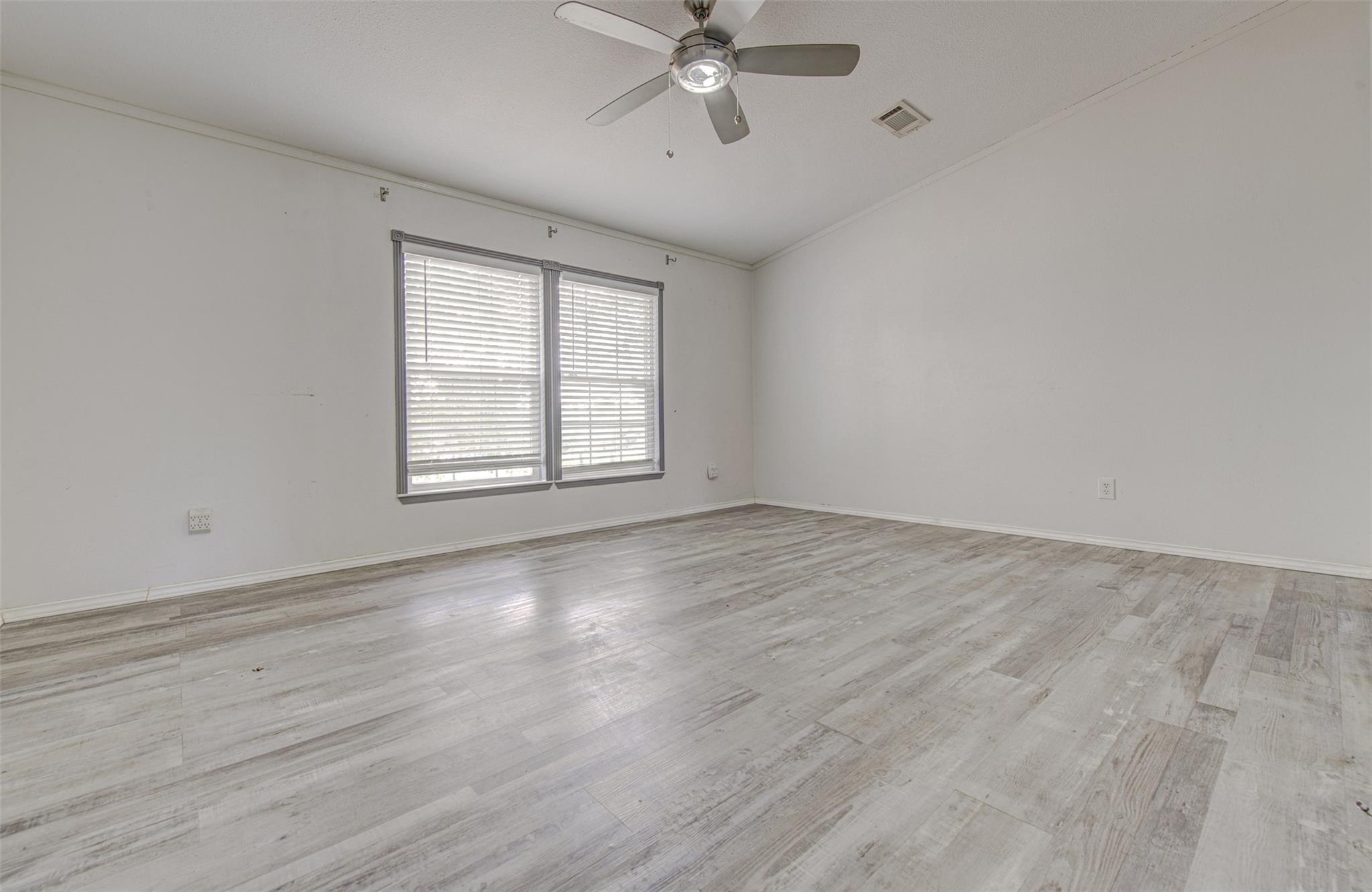 115 N Pinto Ct, Paige, TX 78659