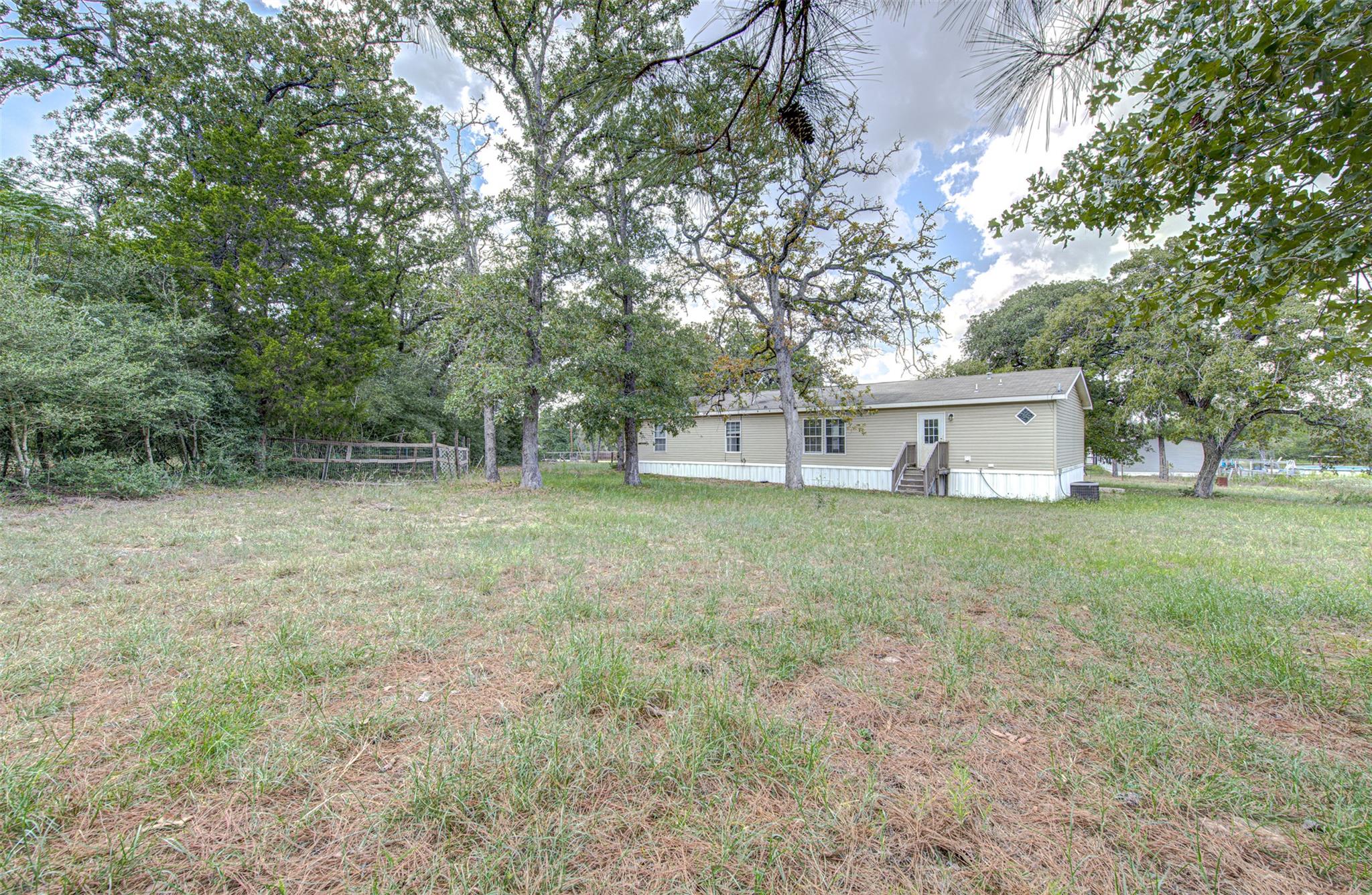 115 N Pinto Ct, Paige, TX 78659