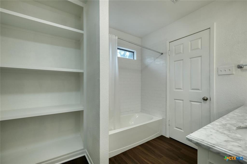 1529 N Colorado St N, Lockhart, TX 78644