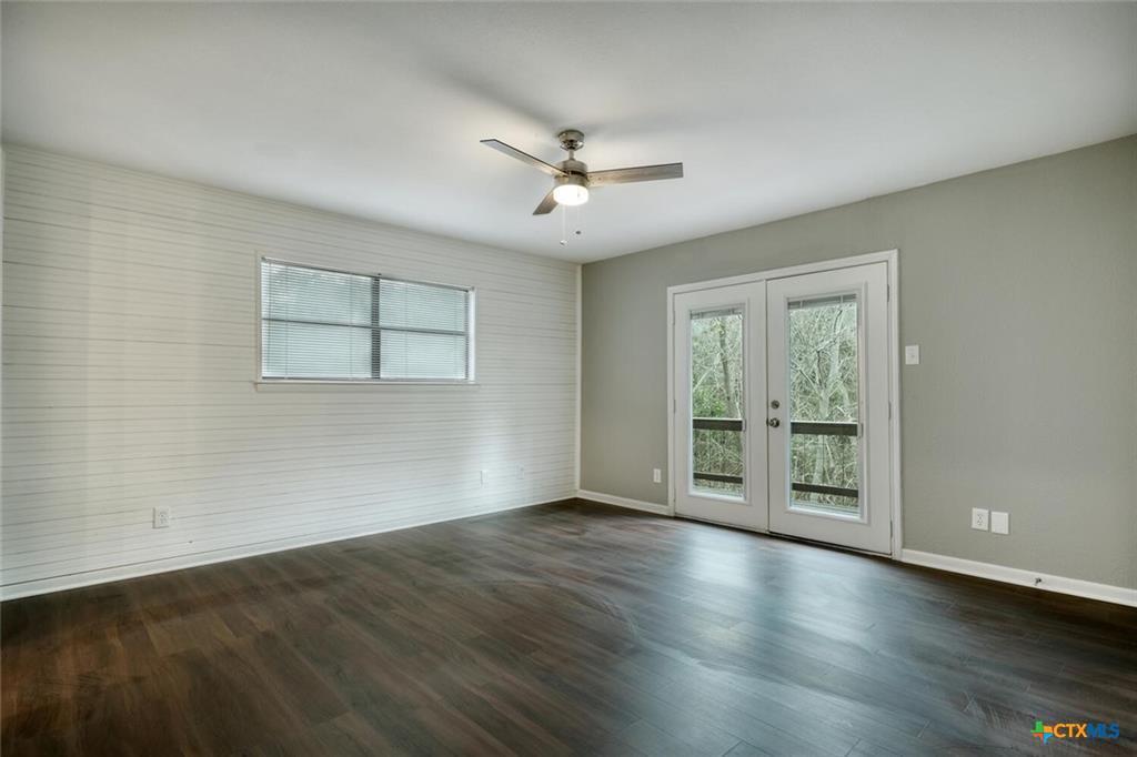 1529 N Colorado St N, Lockhart, TX 78644