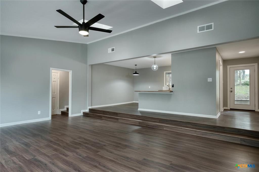 1529 N Colorado St N, Lockhart, TX 78644