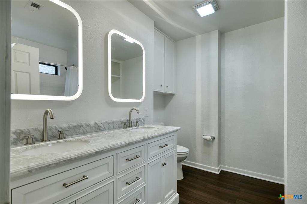 1529 N Colorado St N, Lockhart, TX 78644