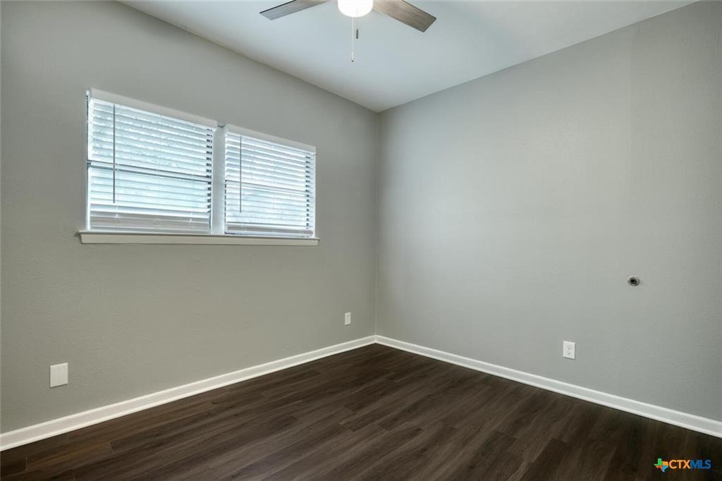 1529 N Colorado St N, Lockhart, TX 78644