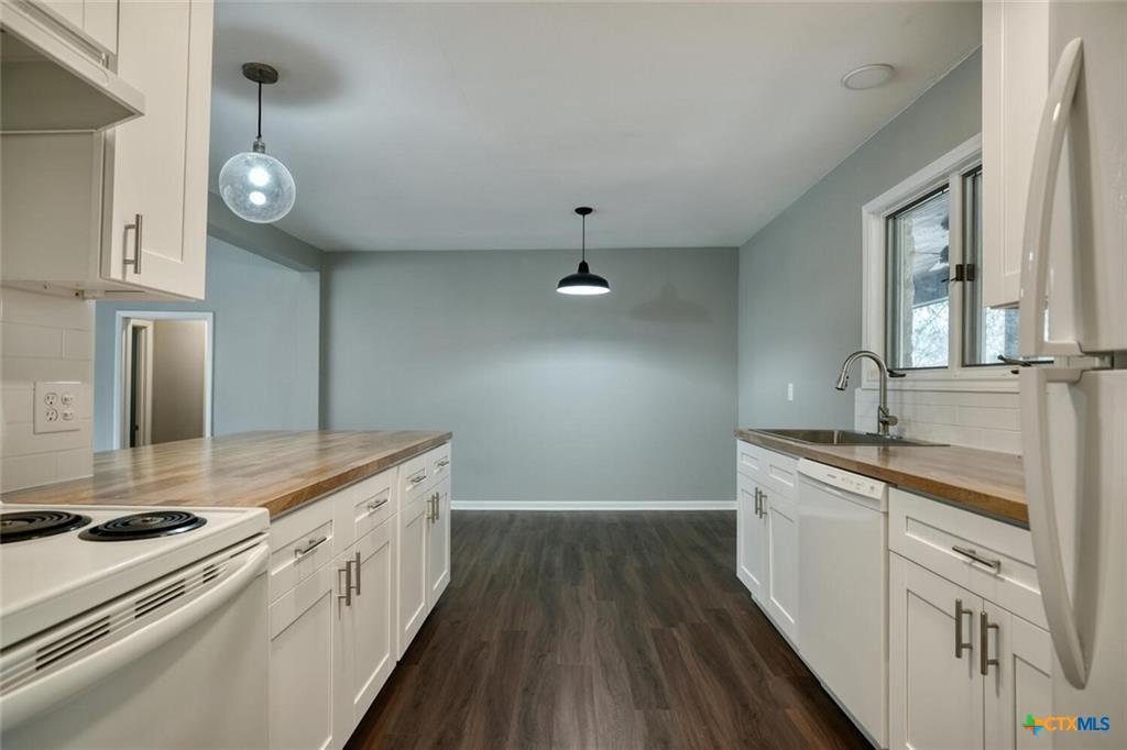 1529 N Colorado St N, Lockhart, TX 78644